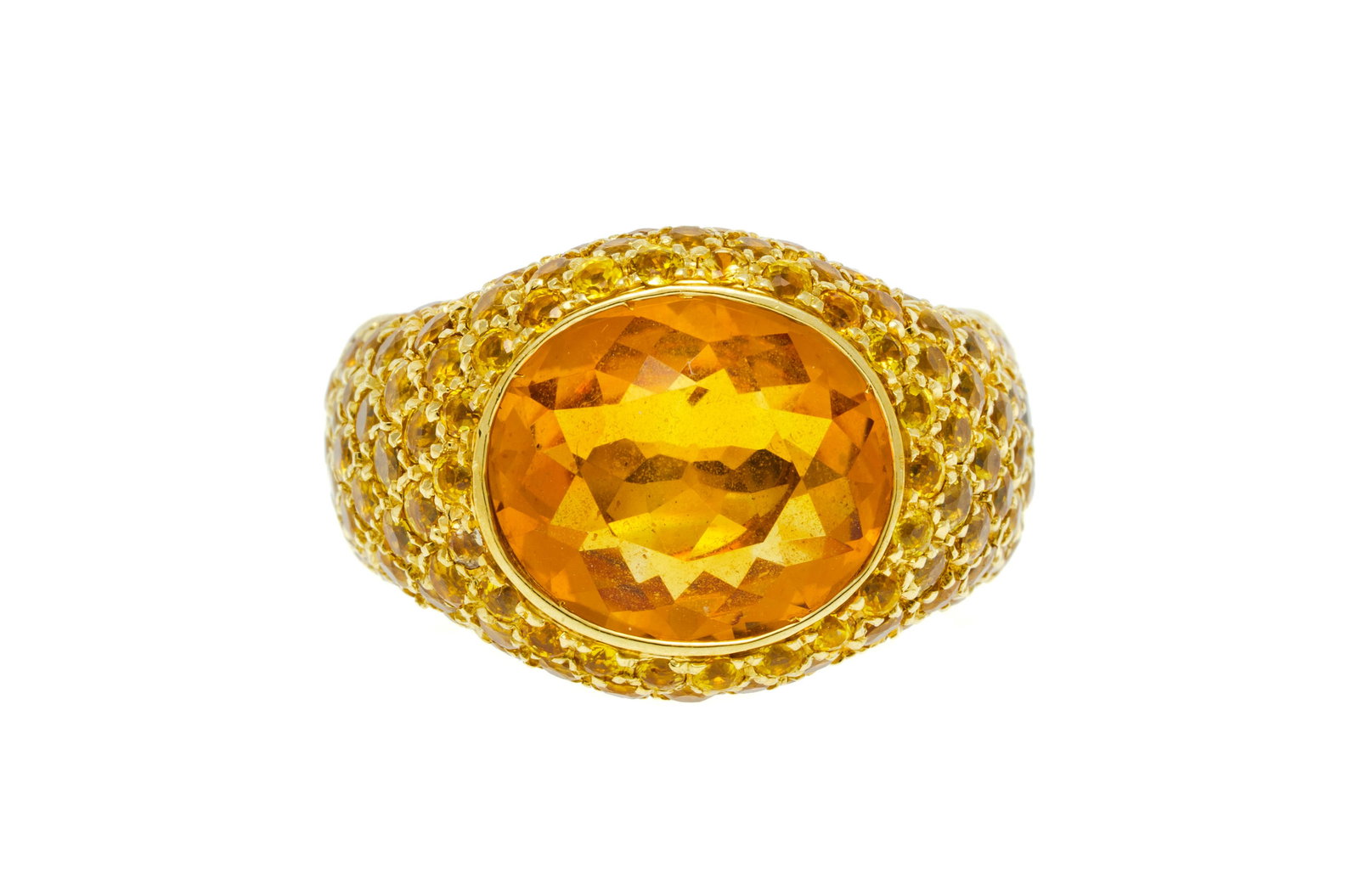 Pasquale Bruni, bague or 750 sertie d'une citrine ovale entourée d'un pavage de saphirs jaunes,: Pasquale Bruni, bague or 750 sertie d'une citrine ovale entourée d'un pavage de saphirs jaunes, signée, doigt env. 51-11, 20g Condition Monture: Bon état de conservation