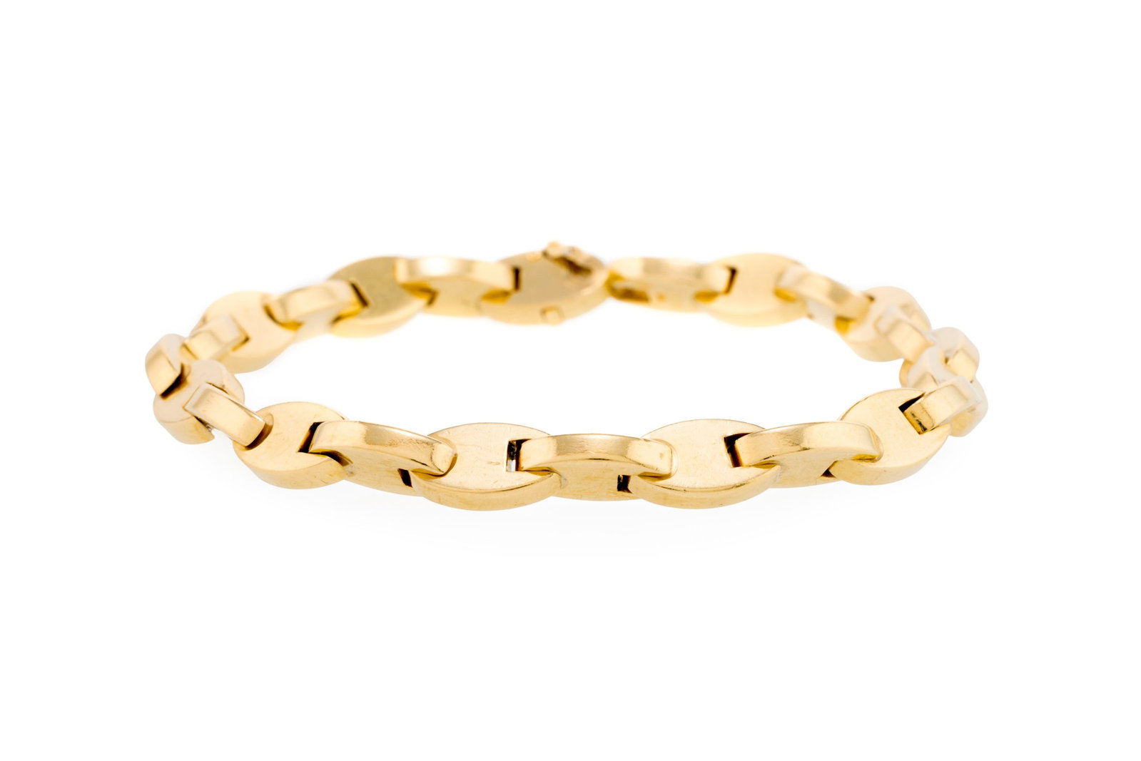 Hermès, bracelet or 750 à maillons ovales imbriqués les uns dans les autres, sign: Hermès, bracelet or 750 à maillons ovales imbriqués les uns dans les autres, signé, numéroté 32501, long. 18.5 cm, 40g Condition Bon état de conservation