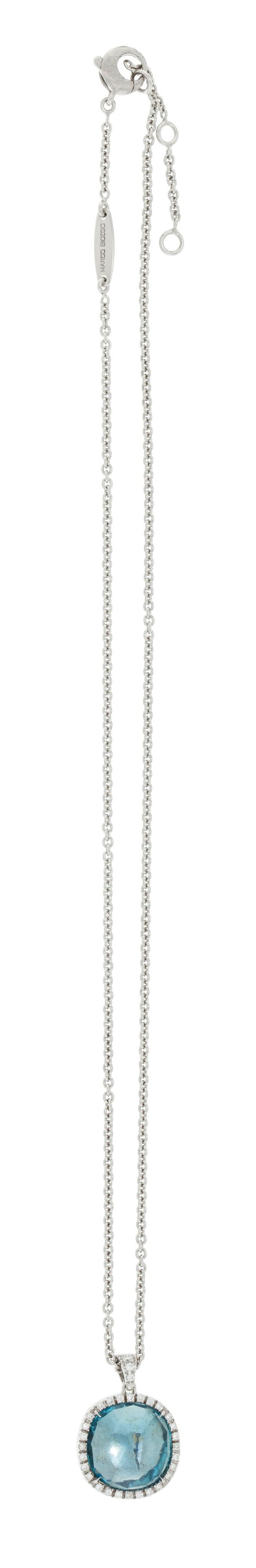 Marco Bicego, collier or gris 750 serti foilback d'une topaze facettée entourée de diamant: Marco Bicego, collier or gris 750 serti foilback d'une topaze facettée entourée de diamants taille brillant, sur sa chaîne en or gris 750 à maille forçat, signés, h. 2.2
