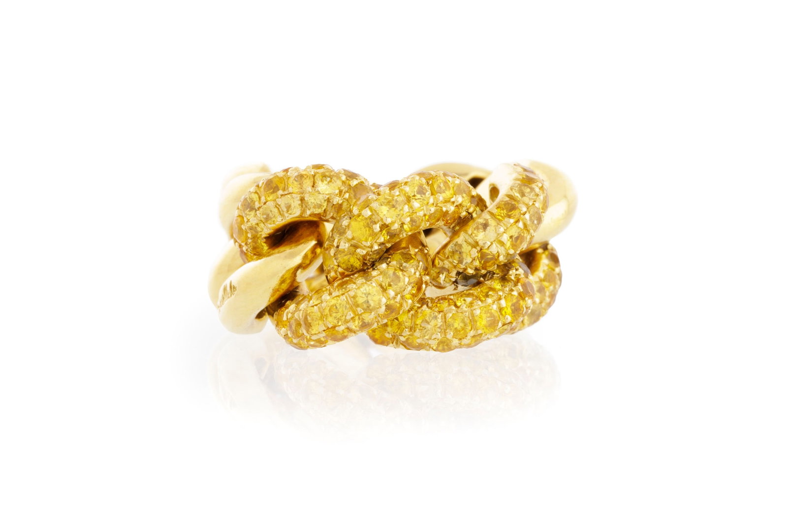 Pomellato, Catene, bague souple or 750 à maille gourmette, trois maillons pavés de saphirs: Pomellato, Catene, bague souple or 750 à maille gourmette, trois maillons pavés de saphirs jaunes taille rond, signée, doigt 52-12, 22g Condition Bon état de conservation