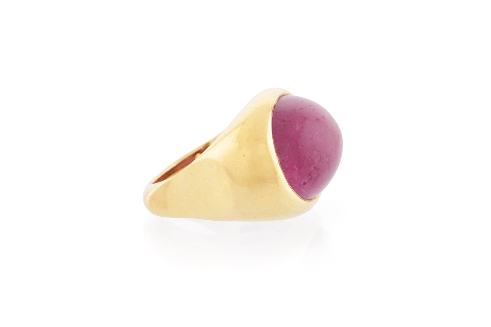 Bague or 750 sertie d'un cabochon de tourmaline rose, doigt env. 46-6, 13g - 2