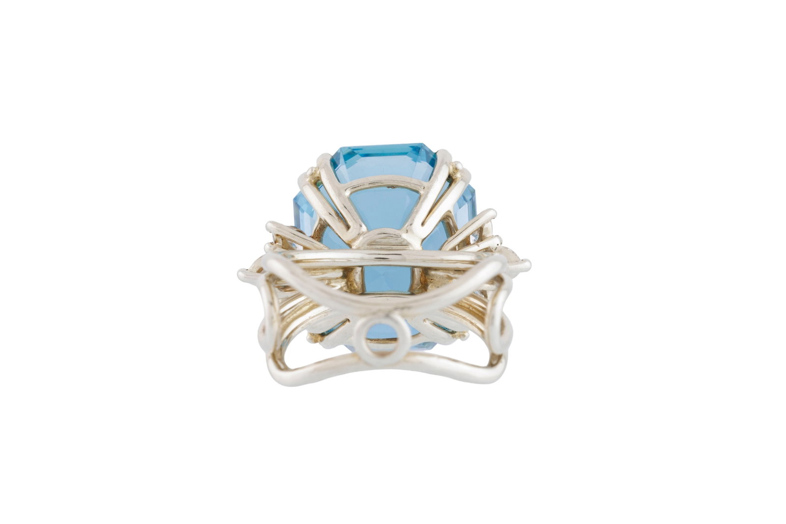 Bague or gris 750 sertie d'une aigue-marine (env. 23.5 ct) taille émeraude épaulée de - 3