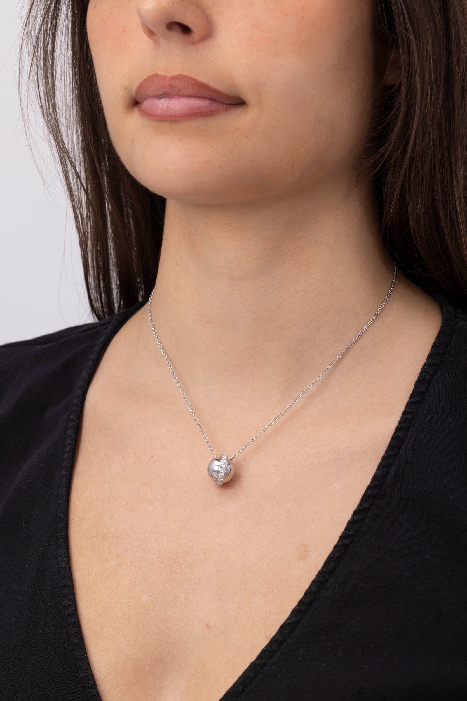 Piaget, Possession, collier or gris 750 à maille forçat retenant un pendentif sphériq - 3