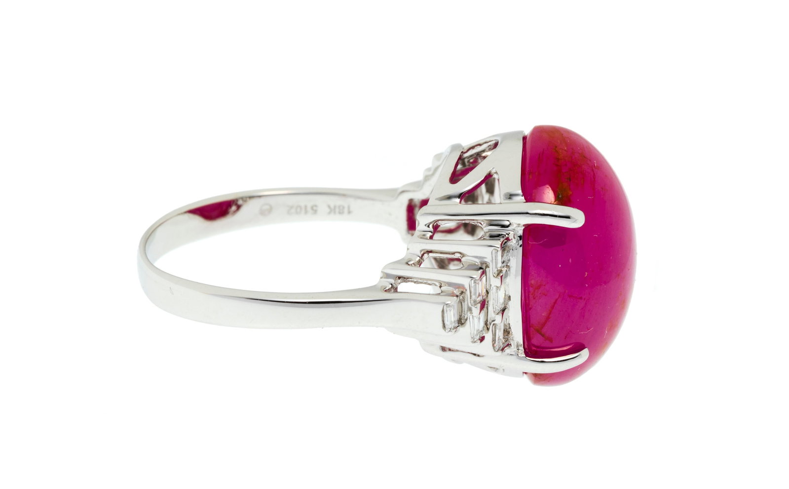 Bague or gris 750 sertie d'un cabochon de rubis de 15.68 carats, non chauffé selon le short rep - 2