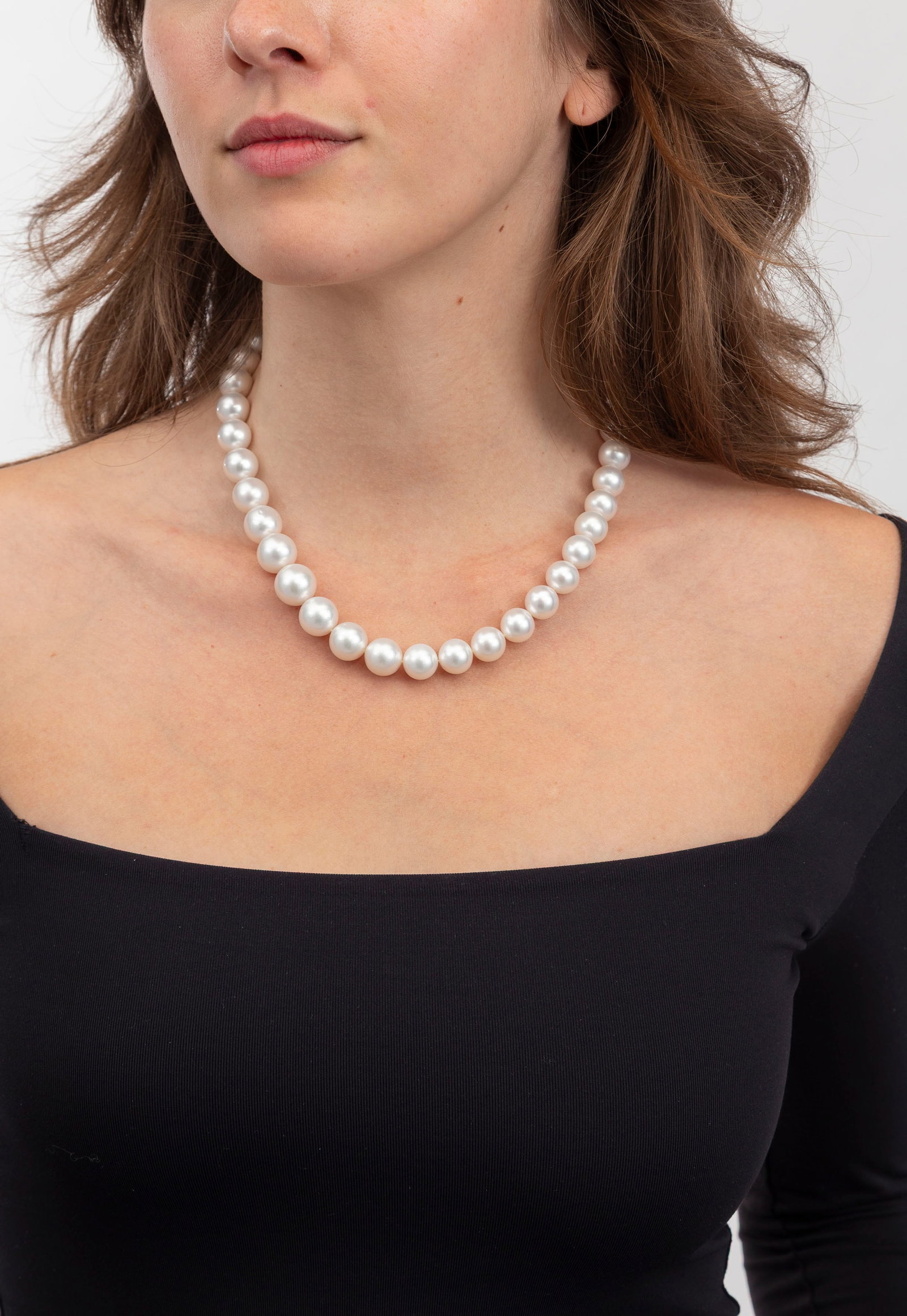 Collier 1 rang de perles de culture des mers du Sud en chute (diam. 10.90 à 14.30 mm), fermoir  - 2