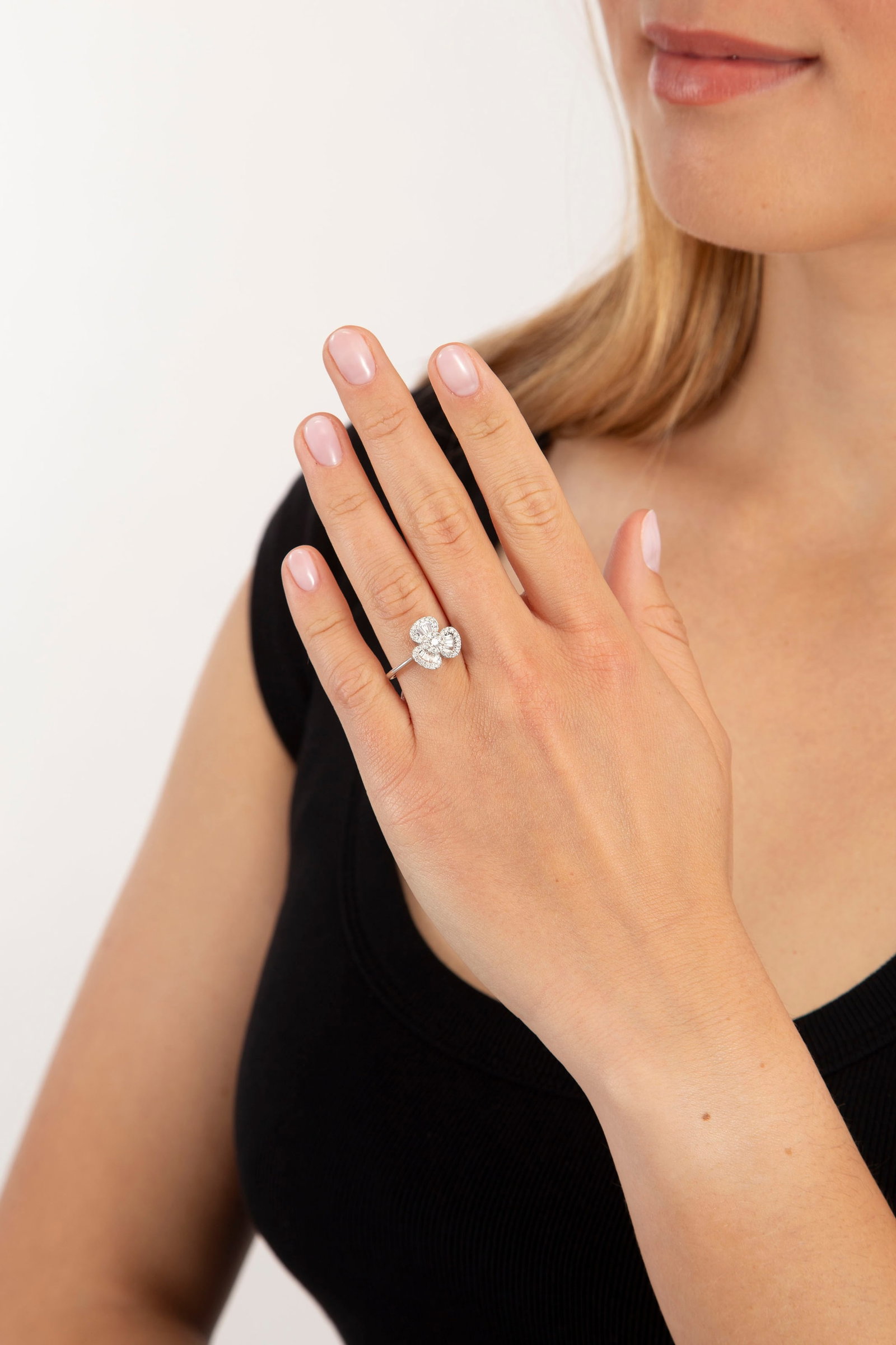 Bague trèfle "illusion" or gris 750 sertie de diamants taille brillant et baguette, doigt 53-13 - 4