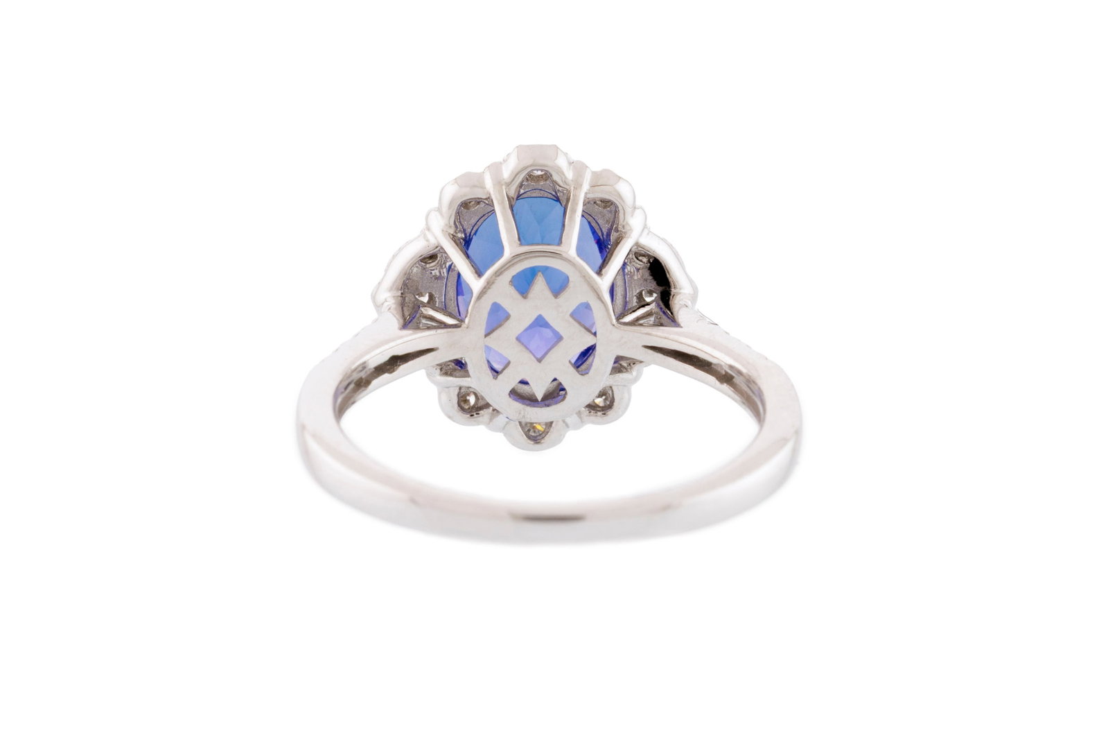 Bague or gris 750 sertie d'une tanzanite ovale entourée de diamants taille brillant, doigt 53-1 - 3