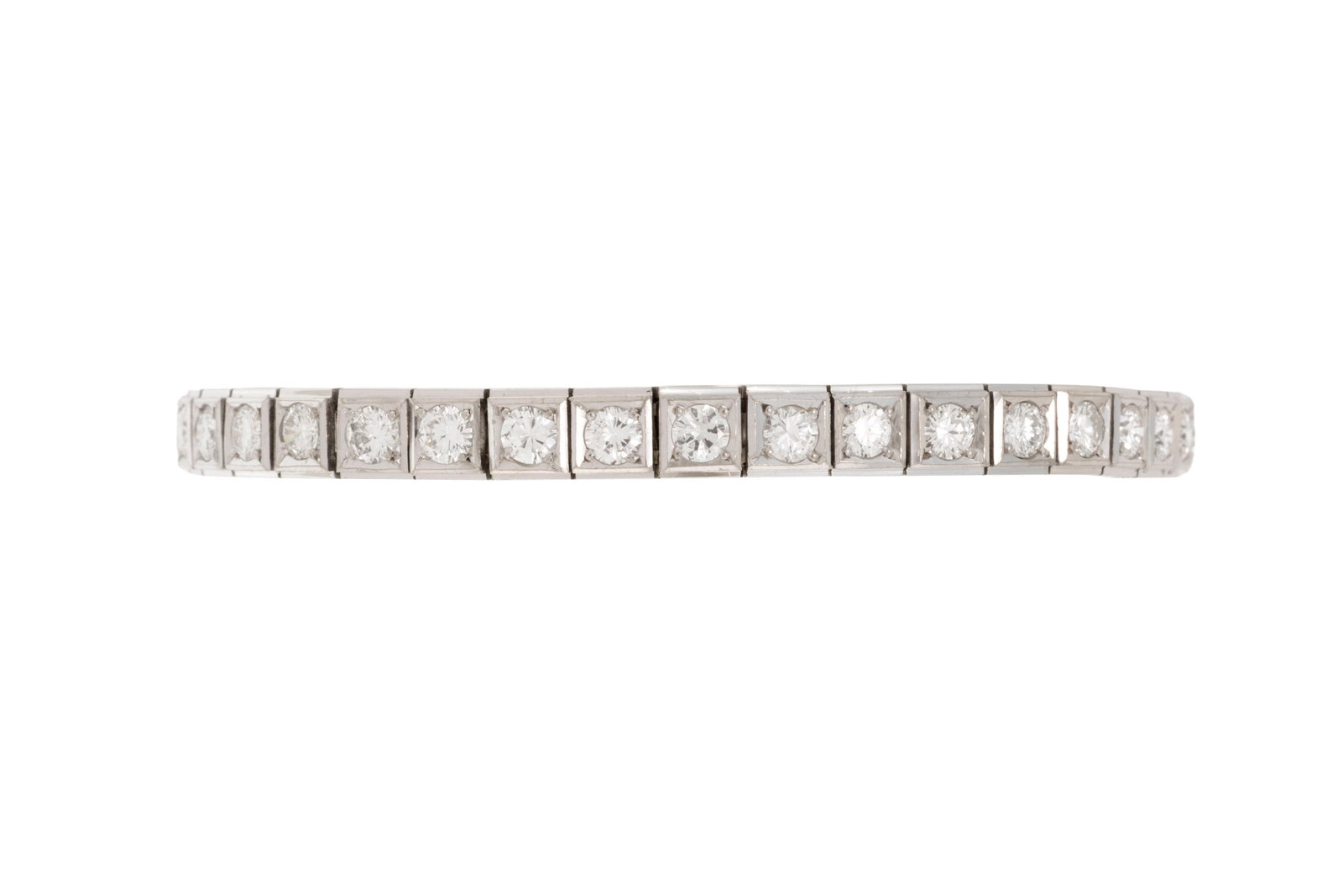 Bracelet rivière or gris 750 serti de diamants (env. 5 ct) taille brillant, long. 17.5 cm, 22g: Bracelet rivière or gris 750 serti de diamants (env. 5 ct) taille brillant, long. 17.5 cm, 22g Condition Bon état de conservation général Présence de micro rayures et rayures