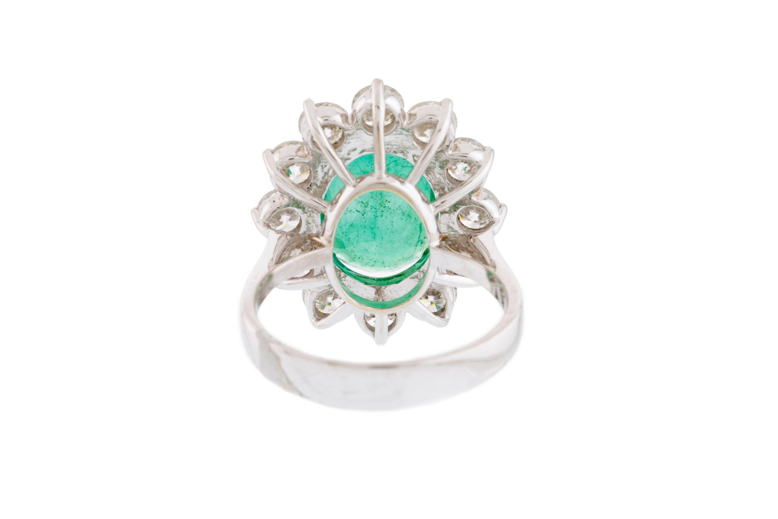 Bague or gris 750 sertie d'une émeraude (env. 3.60 ct) taille ovale entourée de diamants t - 3