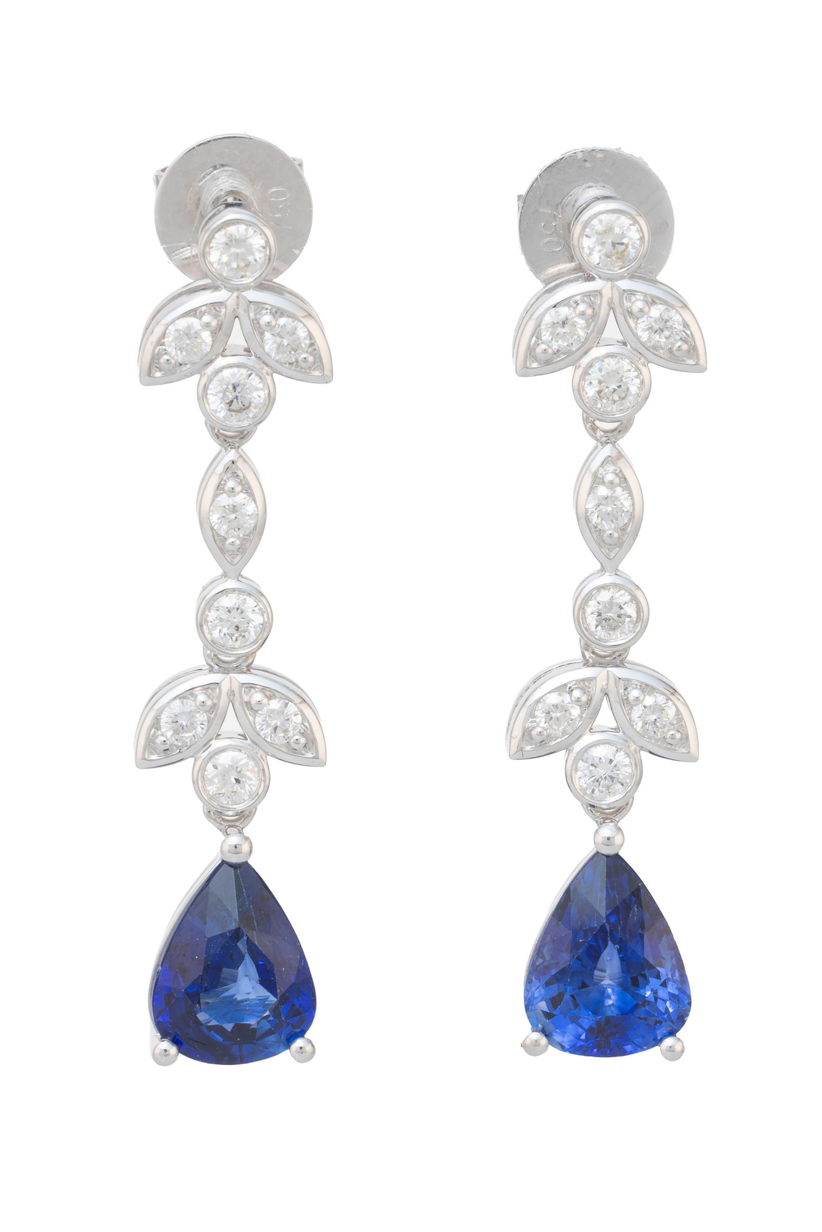 Paire de pendants d'oreilles or gris 750 à motif végétal stylisé sertis de diama (1 of 4)
