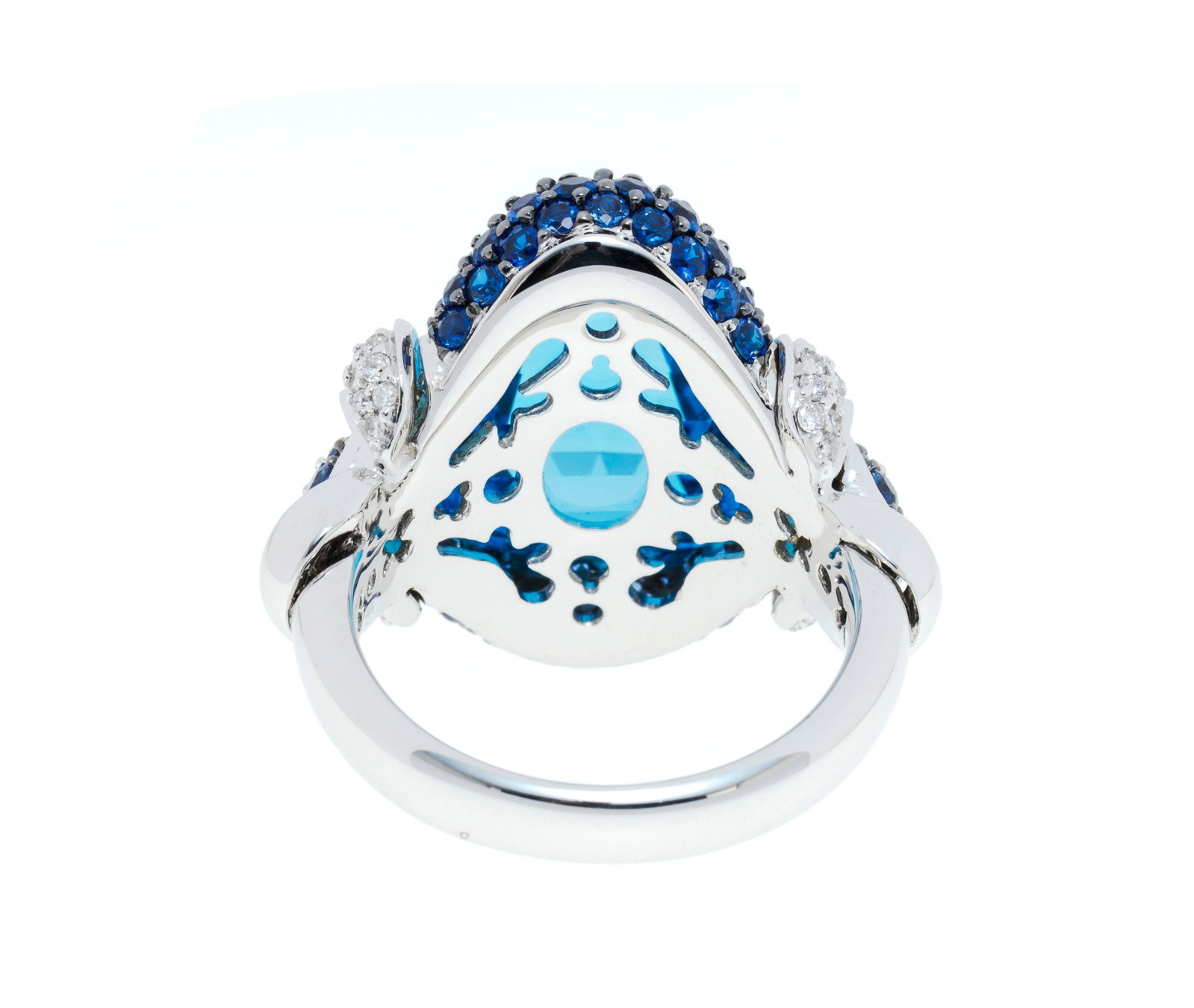 Bague or gris 750 sertie d'une topaze facettée entourée de saphirs et de diamants taille b - 3