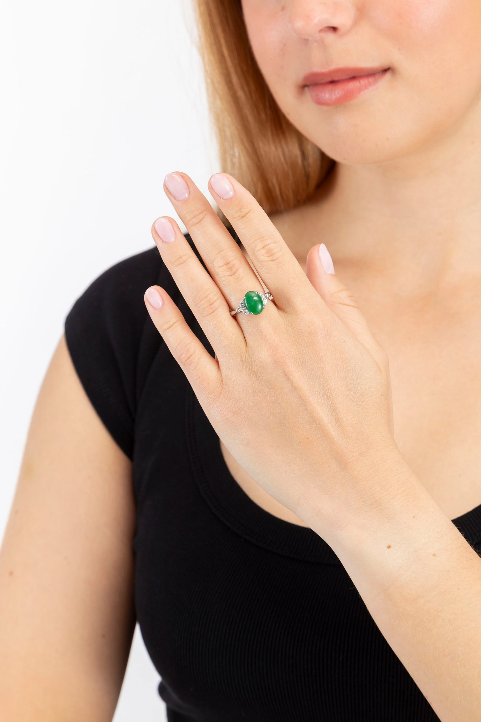 Bague platine sertie d'un cabochon de jadéite épaulé de diamants taille marquise et b - 4