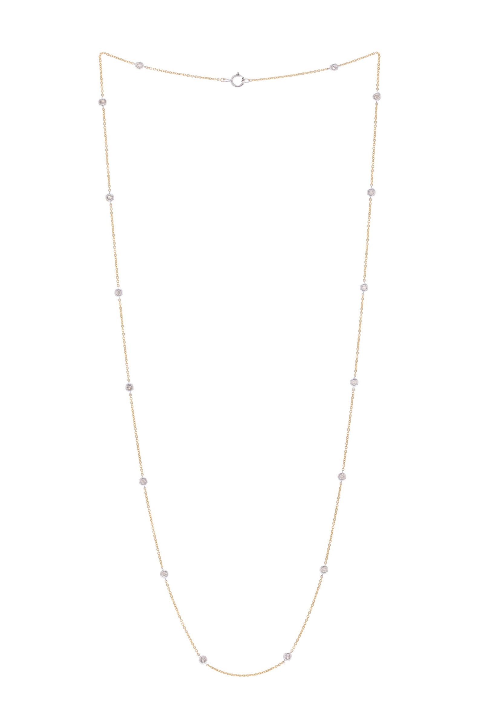 Collier 2 ors 750 serti lunette de diamants taille brillant, long. 60 cm: Collier 2 ors 750 serti lunette de diamants taille brillant, long. 60 cm Condition Très bon état de conservation général.
