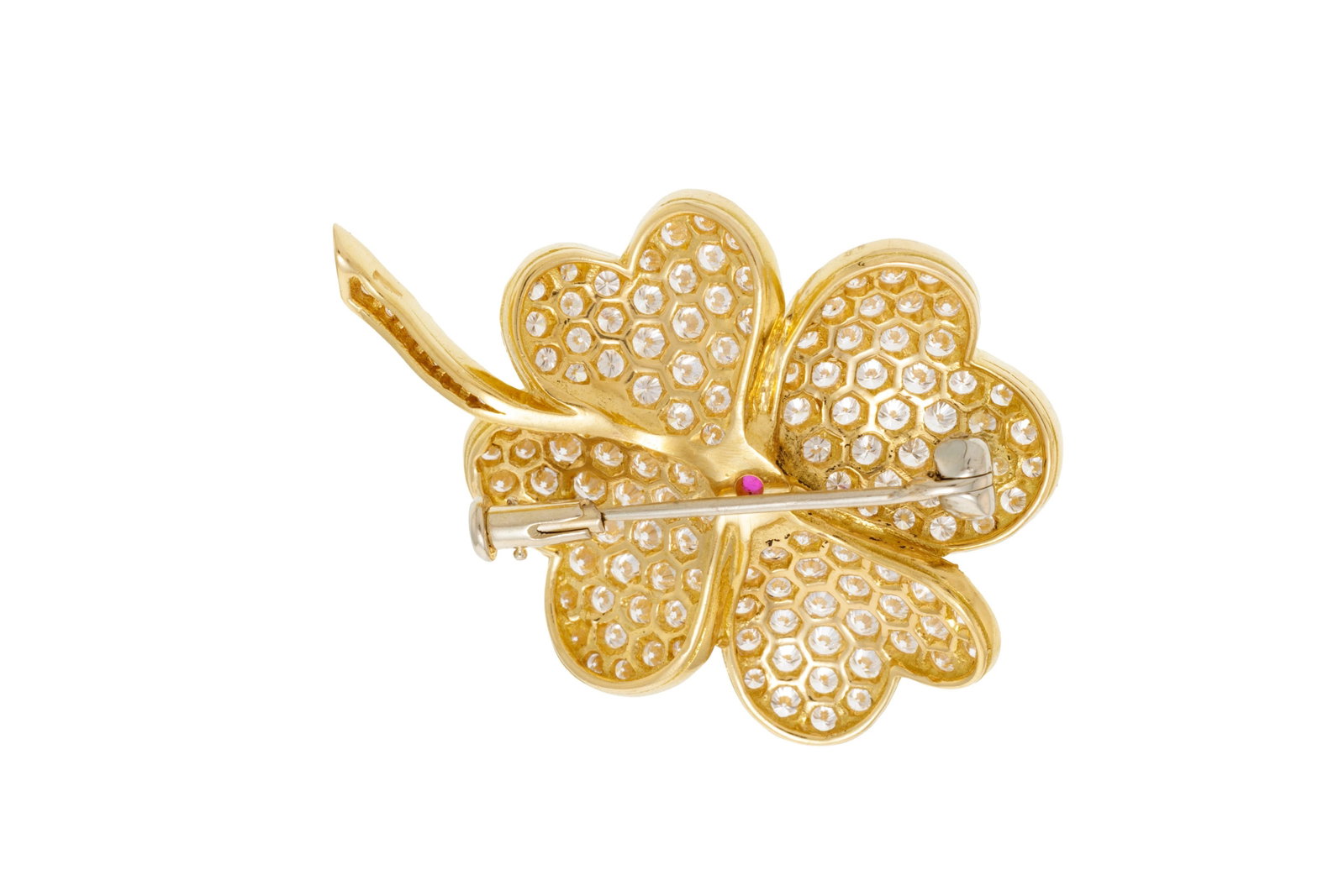 Broche trèfle or 750 centrant un rubis et pavée de diamants taille brillant, h. 4 cm, 10g - 3