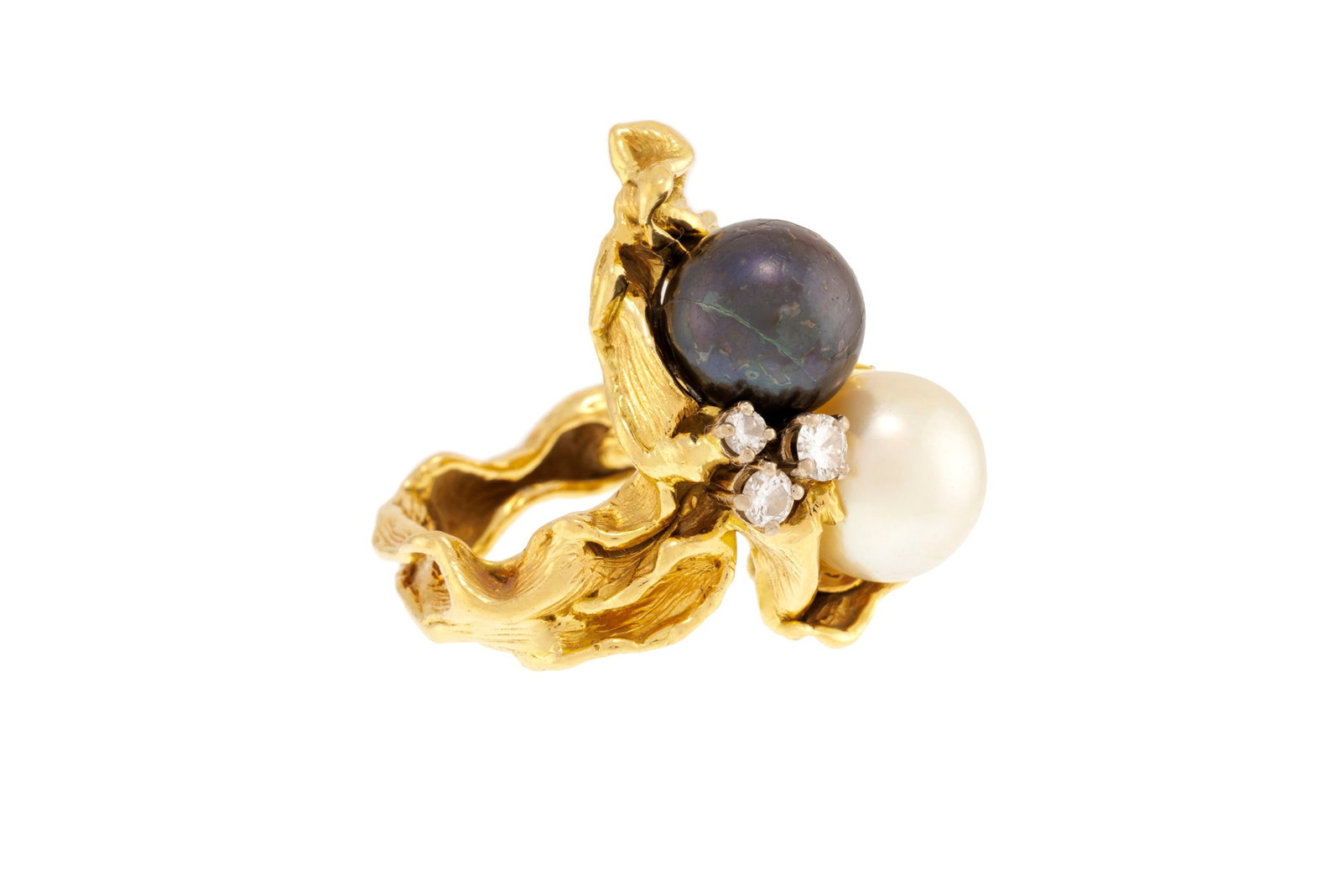 Gilbert Albert, bague or 750 froissé ornée de deux perles de culture, l'une grise et l'aut - 2