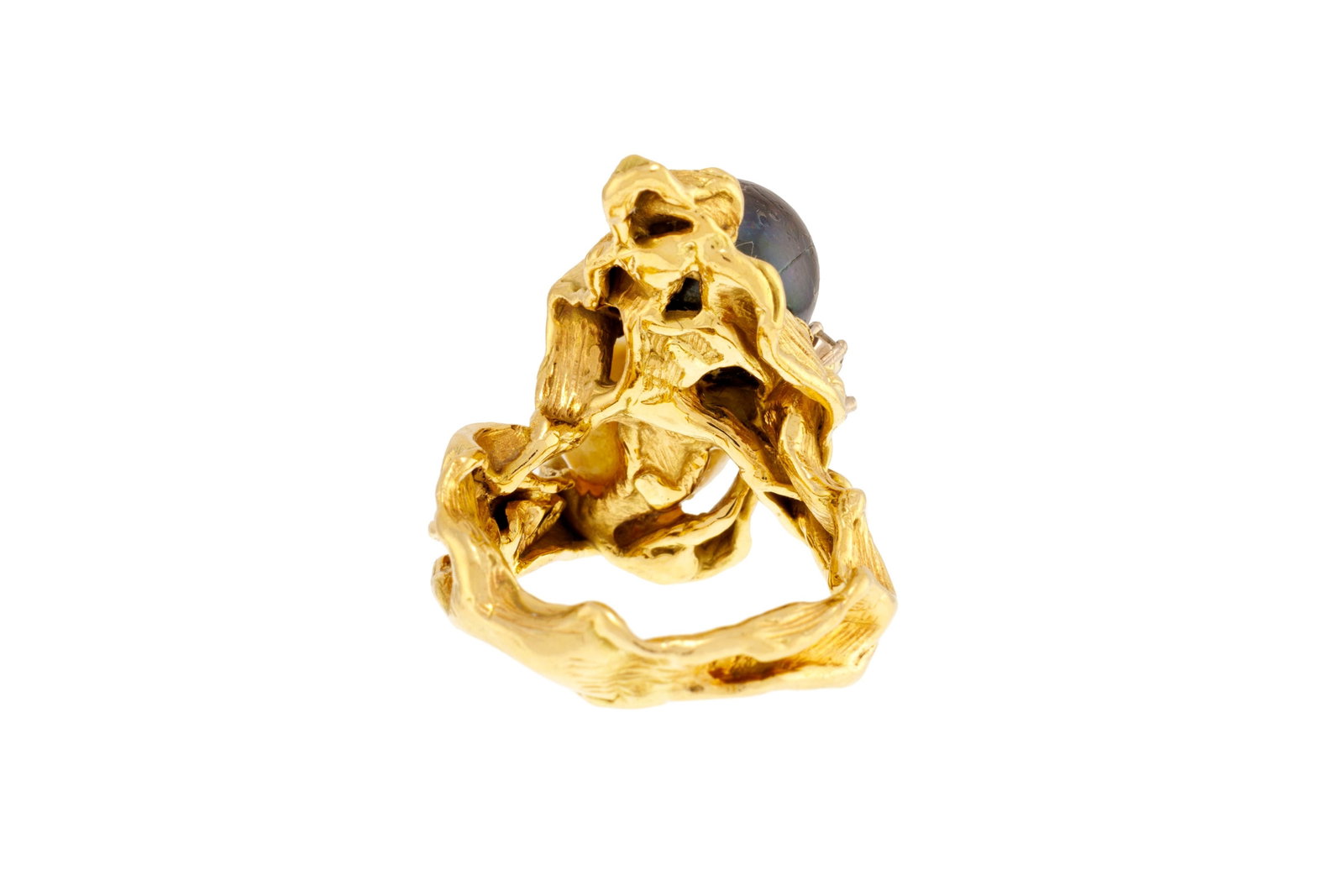Gilbert Albert, bague or 750 froissé ornée de deux perles de culture, l'une grise et l'aut - 3