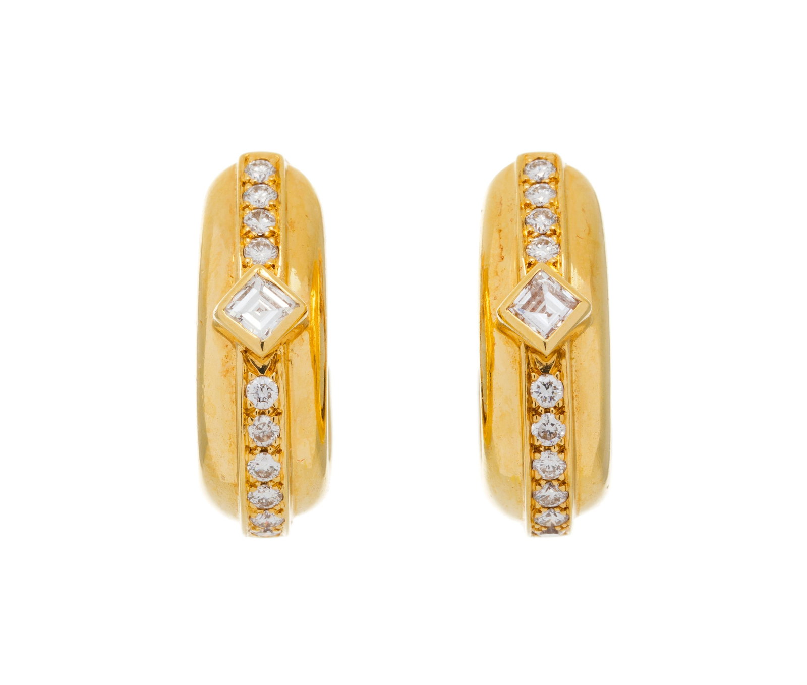 Paire de clips d'oreilles or 750 sertis de lignes de diamants taille brillant coupés de deux di (1 of 4)