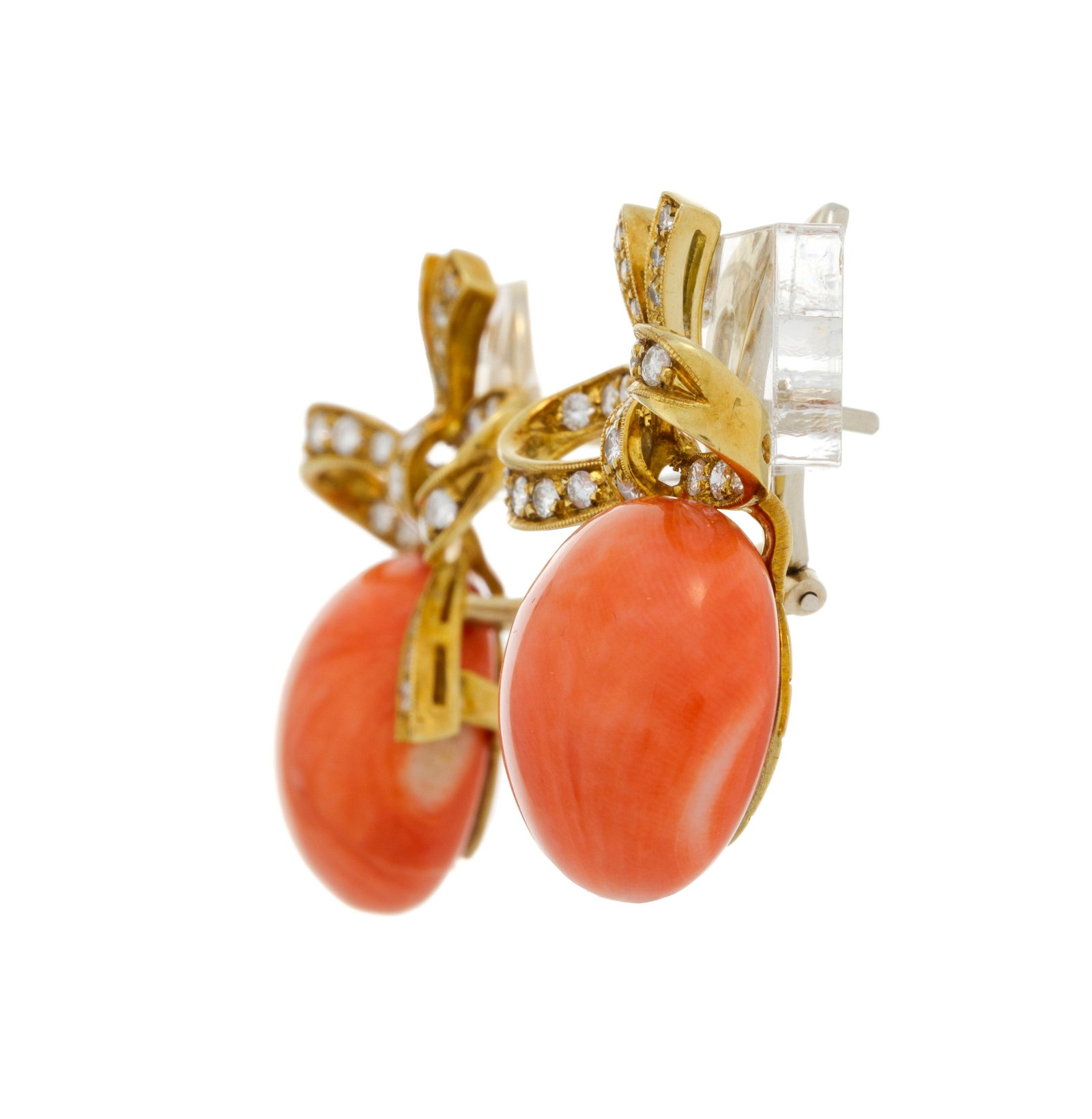 Paire de boucles d'oreilles or 750 ornées de cabochons de corail surmontés de nœuds s - 2