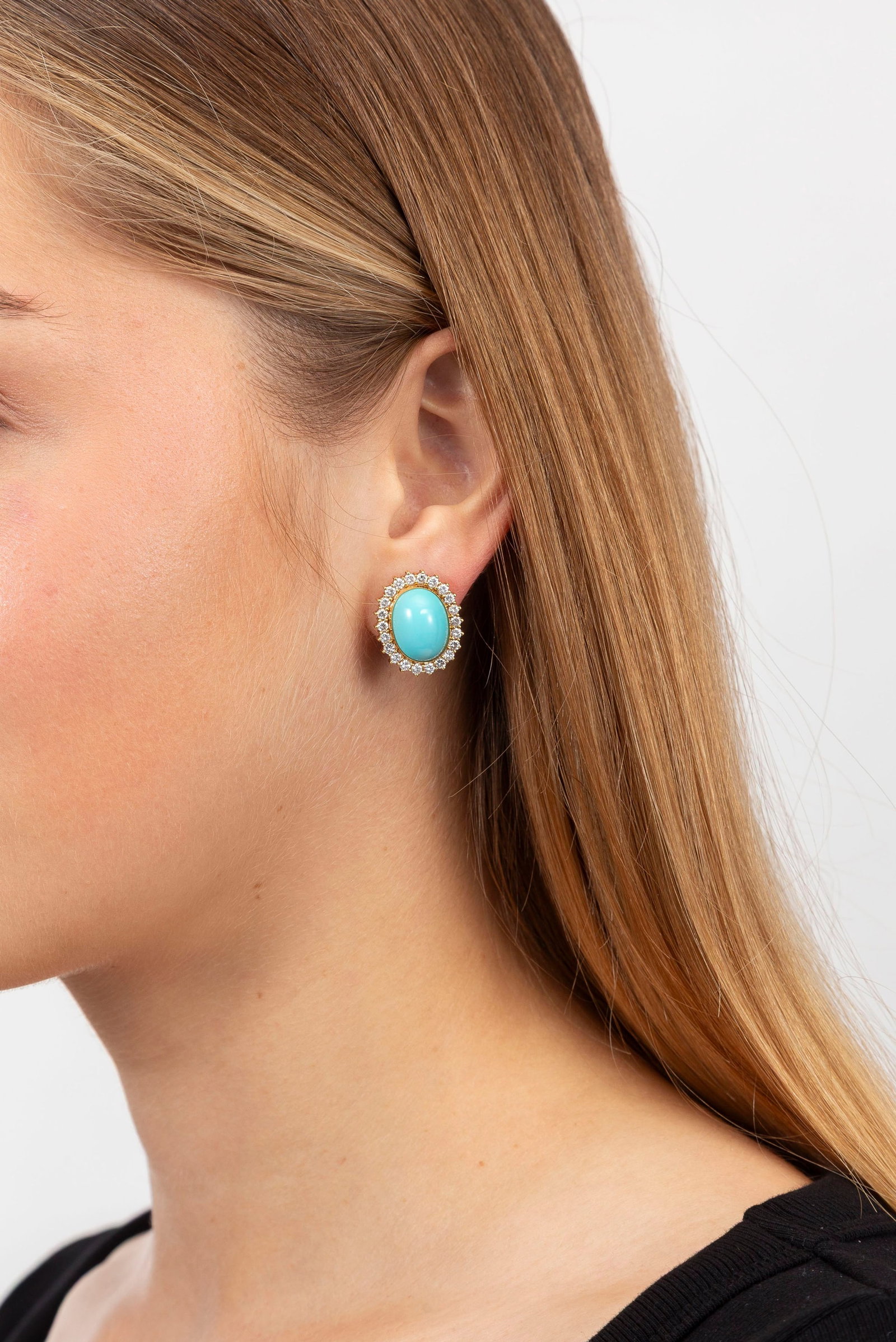 Paire de clips d'oreilles or 750 ornés de cabochons de turquoise entourés de diamants tail - 4