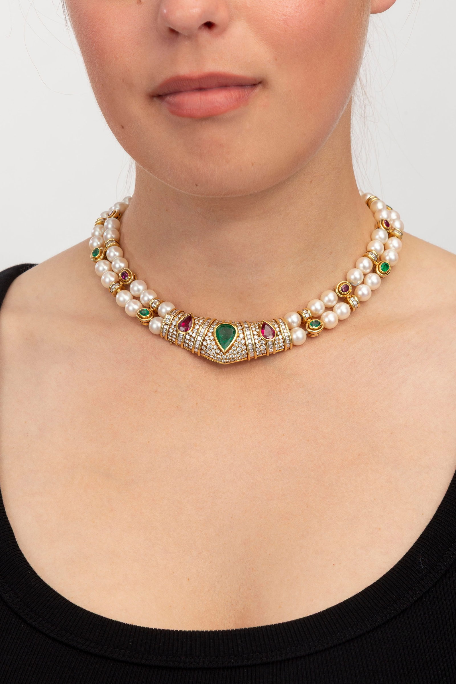 Collier composé de 2 rangs de perles de culture blanches alternées d'éléments en - 4