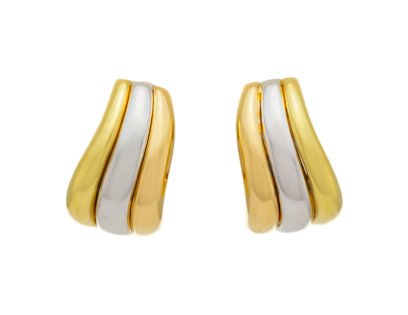 Paire de clips d'oreilles 2 ors 750 godronnés, h. 2.2 cm, 25g: Paire de clips d'oreilles 2 ors 750 godronnés, h. 2.2 cm, 25g Condition Bon état de conservation général. Présence de rayures et micro rayures d'usage normal.