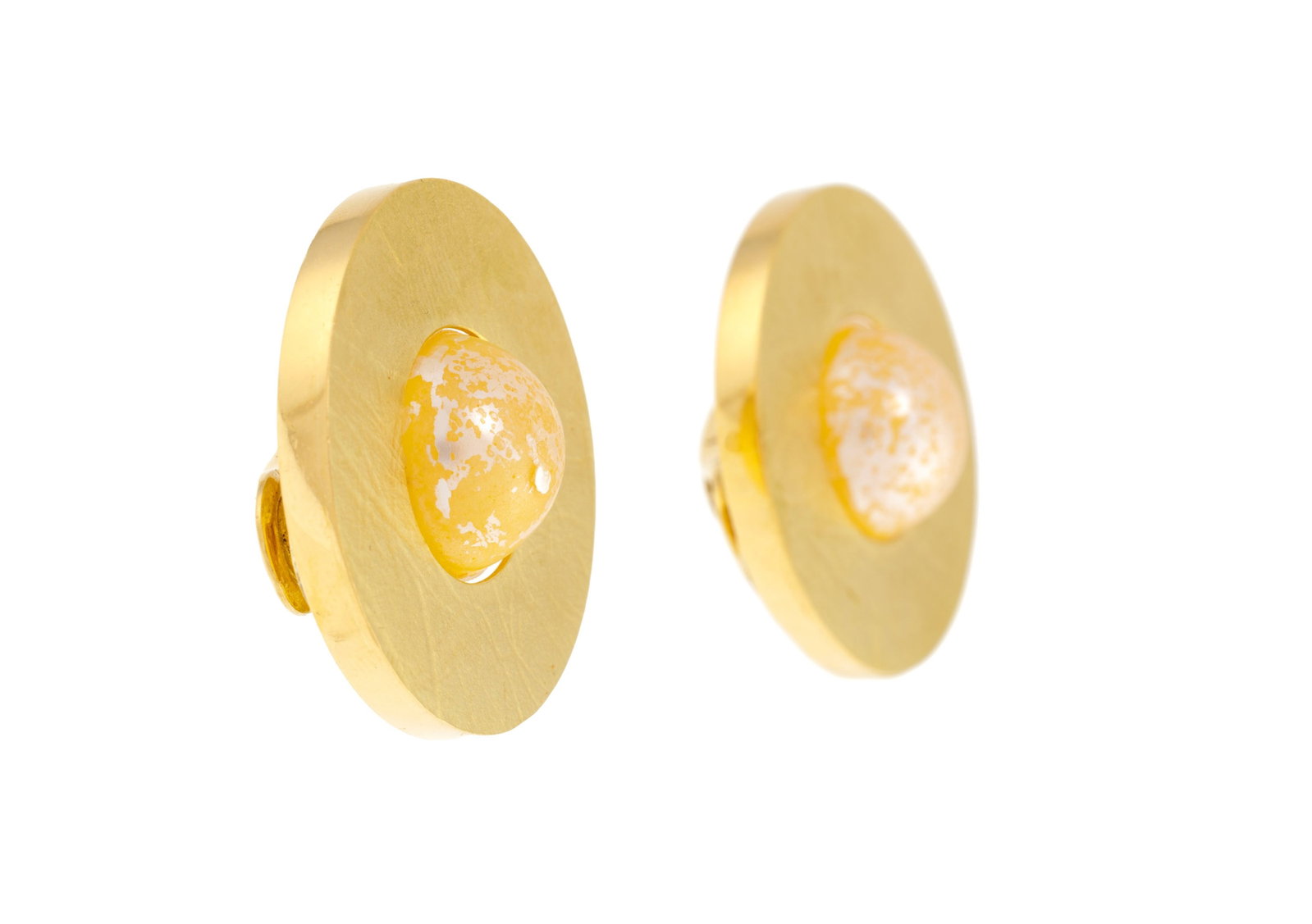 Paire de clips d'oreilles circulaires or 750 texturé centrant des perles Mabe en plastique, dia - 2