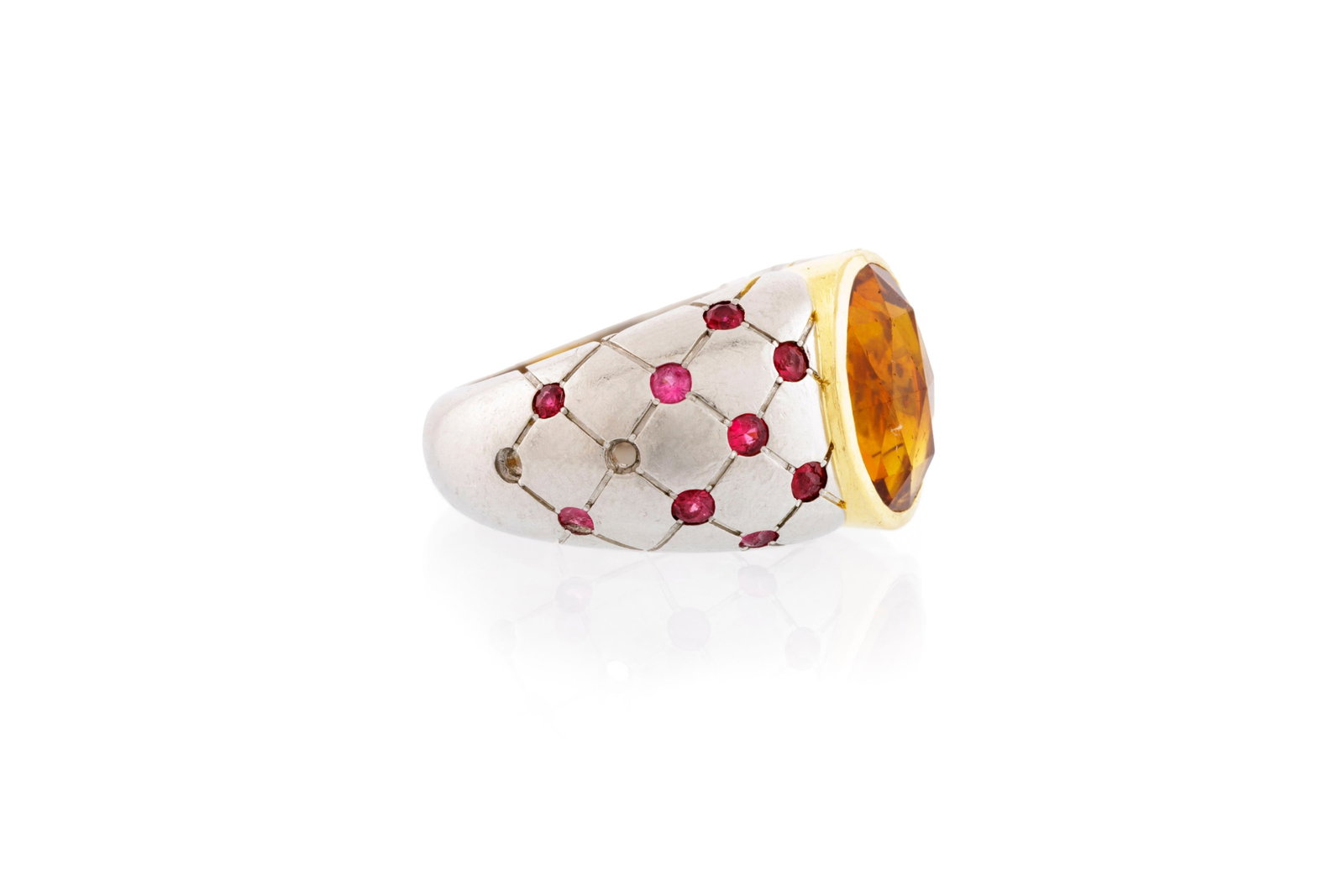 Bague platine et or 750 à motif quadrillé sertie d'une citrine facettée et de rubis t - 2