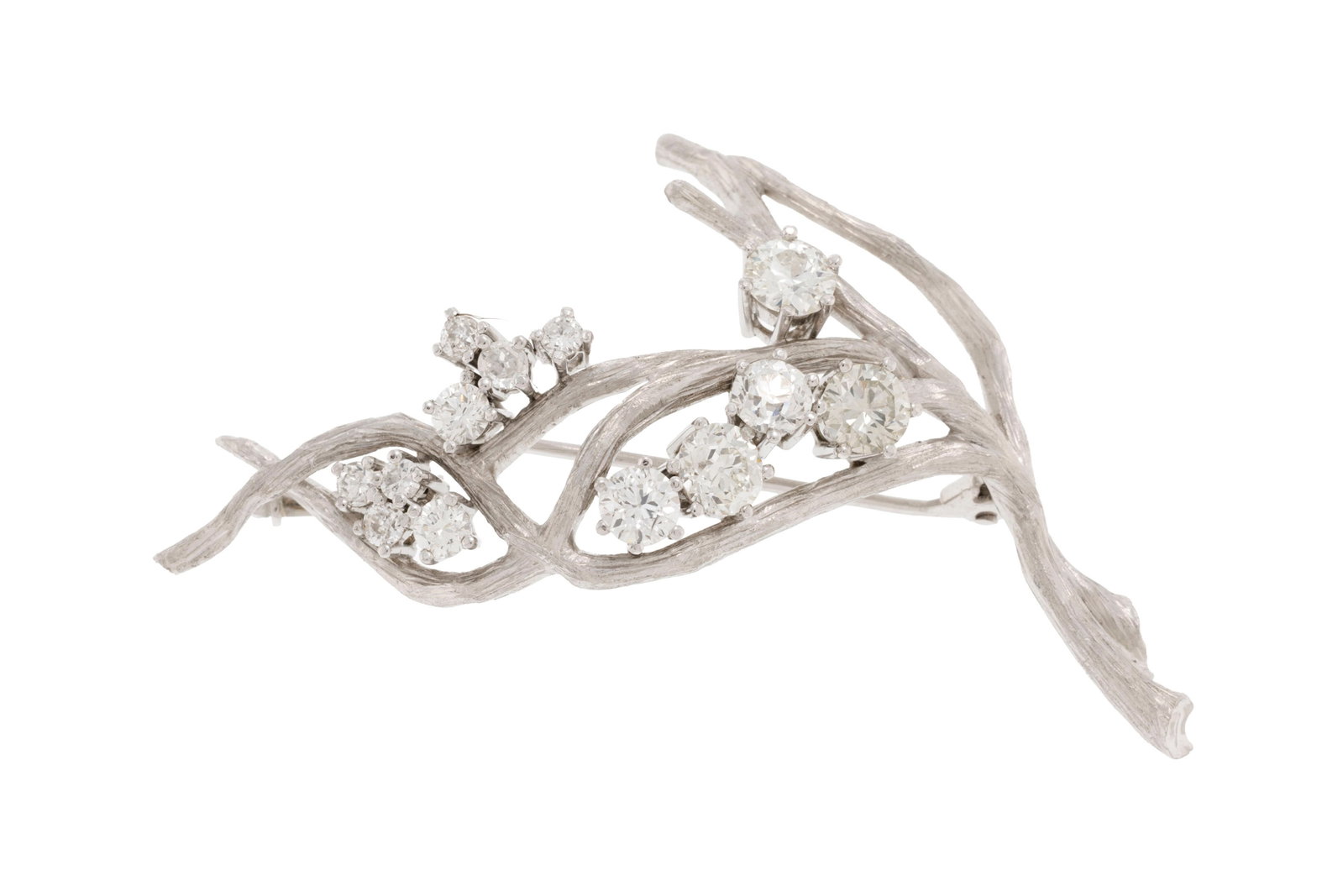 Broche branche or gris 750 texturé effet écorce sertie de diamants taille intermédiai (1 of 4)