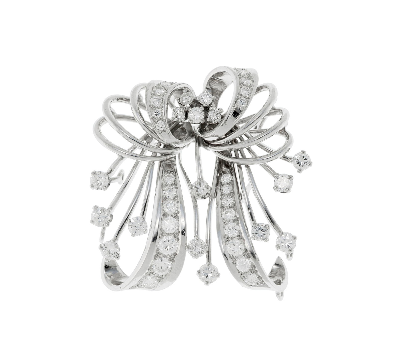 Centre de collier or gris 750 à décor de volutes serti de diamants taille brillant, h. 3.2: Centre de collier or gris 750 à décor de volutes serti de diamants taille brillant, h. 3.2 cm, 10g Condition Bon état de conservation général. Présence de micro rayures d