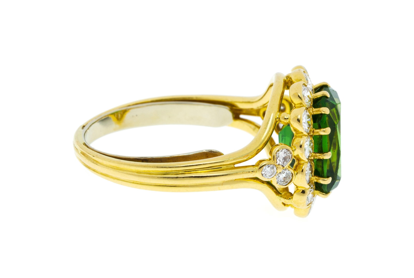 Bague or 750 sertie d'une tourmaline verte taille coussin entourée de diamants taille brillant, - 2