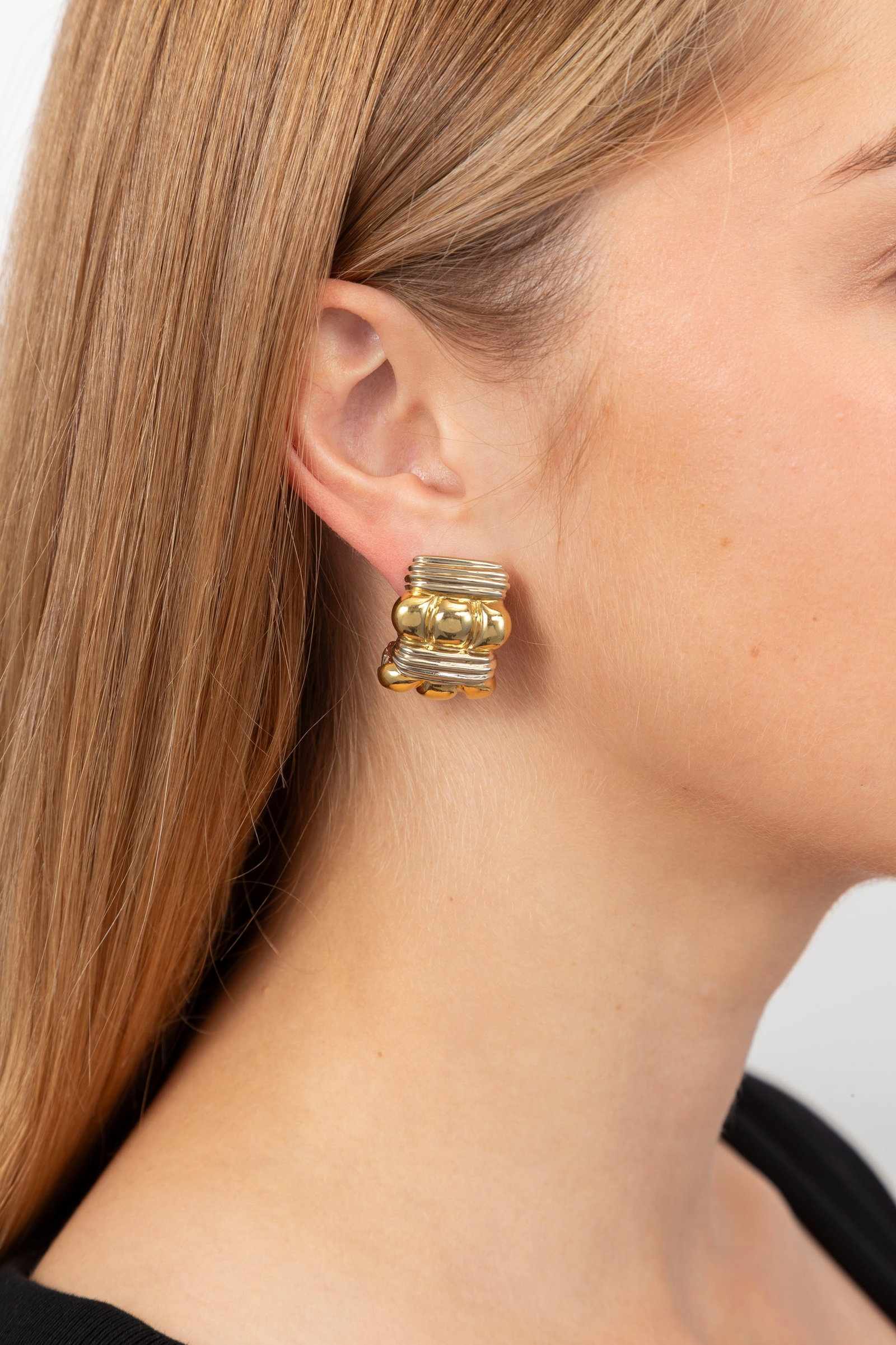 Paire de boucles d'oreilles 2 ors 750 godronnés, h. 2.5 cm, 29g - 4