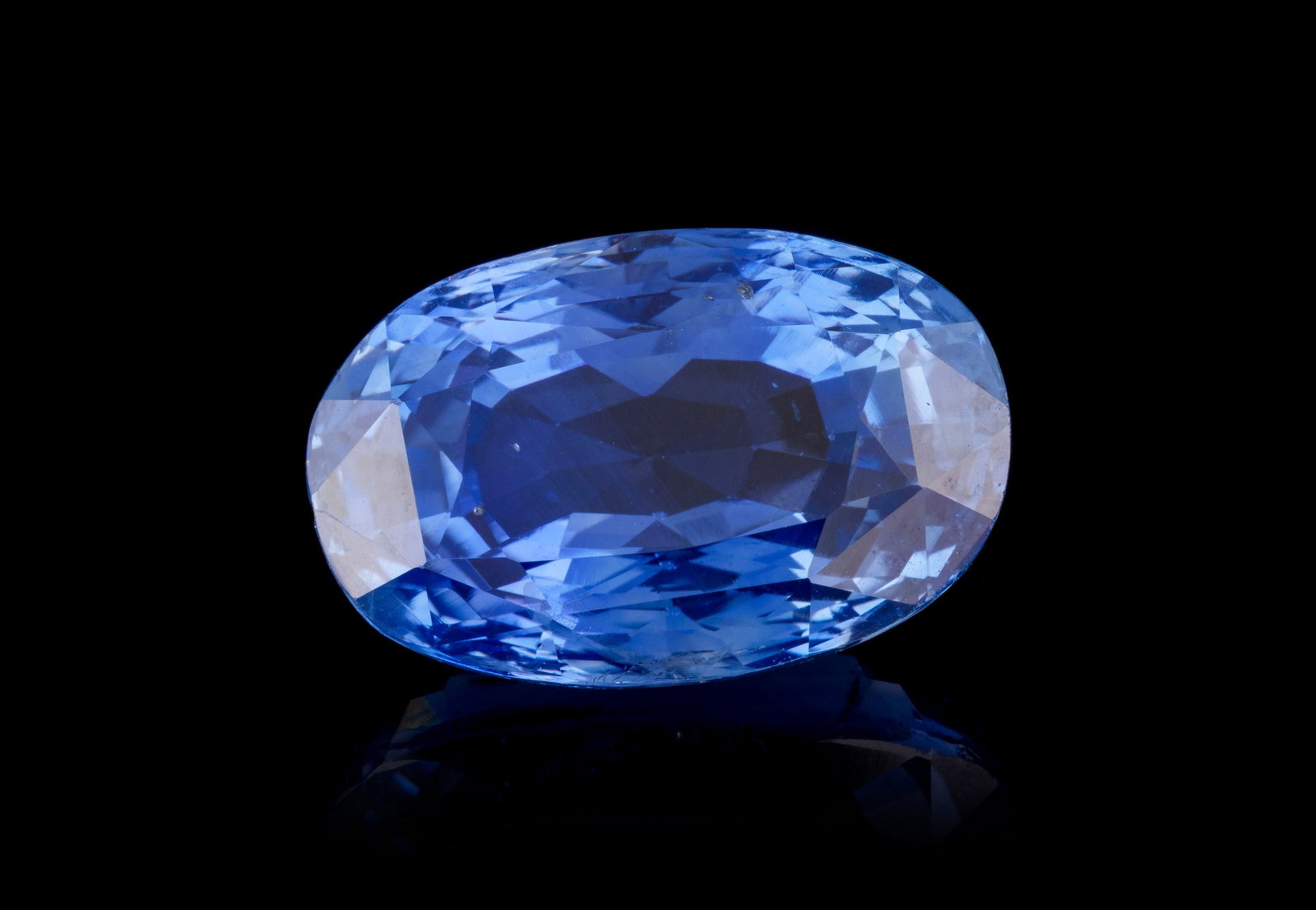 Un saphir taille ovale sur papier de 15.78 carats, Ceylan, non chauffé, selon le rapport GGTL n: Un saphir taille ovale sur papier de 15.78 carats, Ceylan, non chauffé, selon le rapport GGTL n°26-G-14325 daté du 19/02/2026