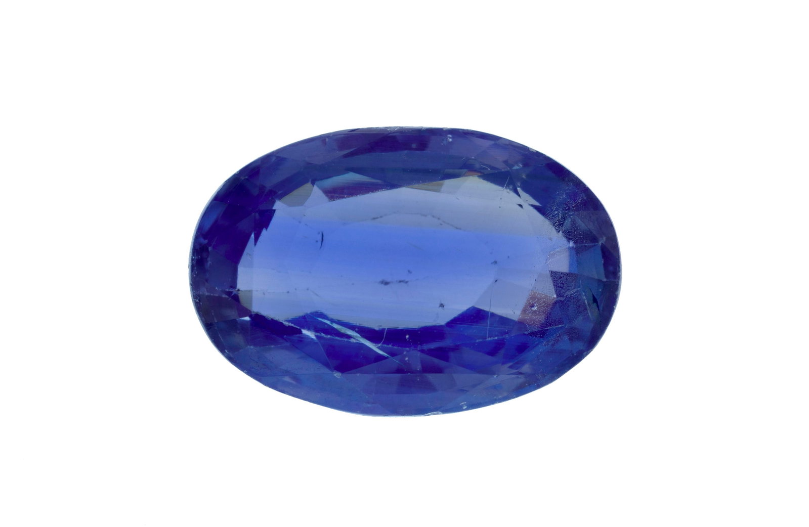 Un saphir taille ovale sur papier de 8.48 carats: Un saphir taille ovale sur papier de 8.48 carats Condition Bon état de conservation Présence d'égrisures sur la pierre quelques petits cristaux explosé visibles à la loupe