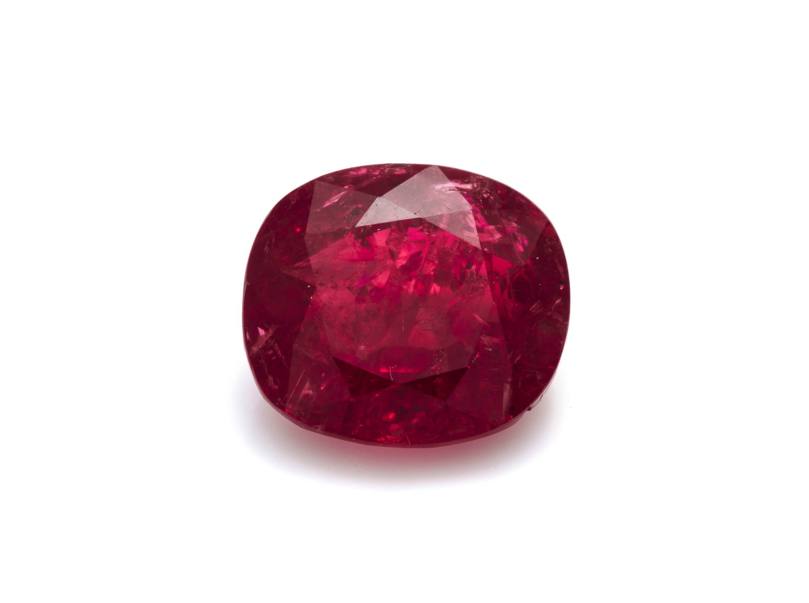 Un rubis taille ovale sur papier de 5.23 carats, Birman, non chauffé, selon le rapport GRS n (1 of 2)