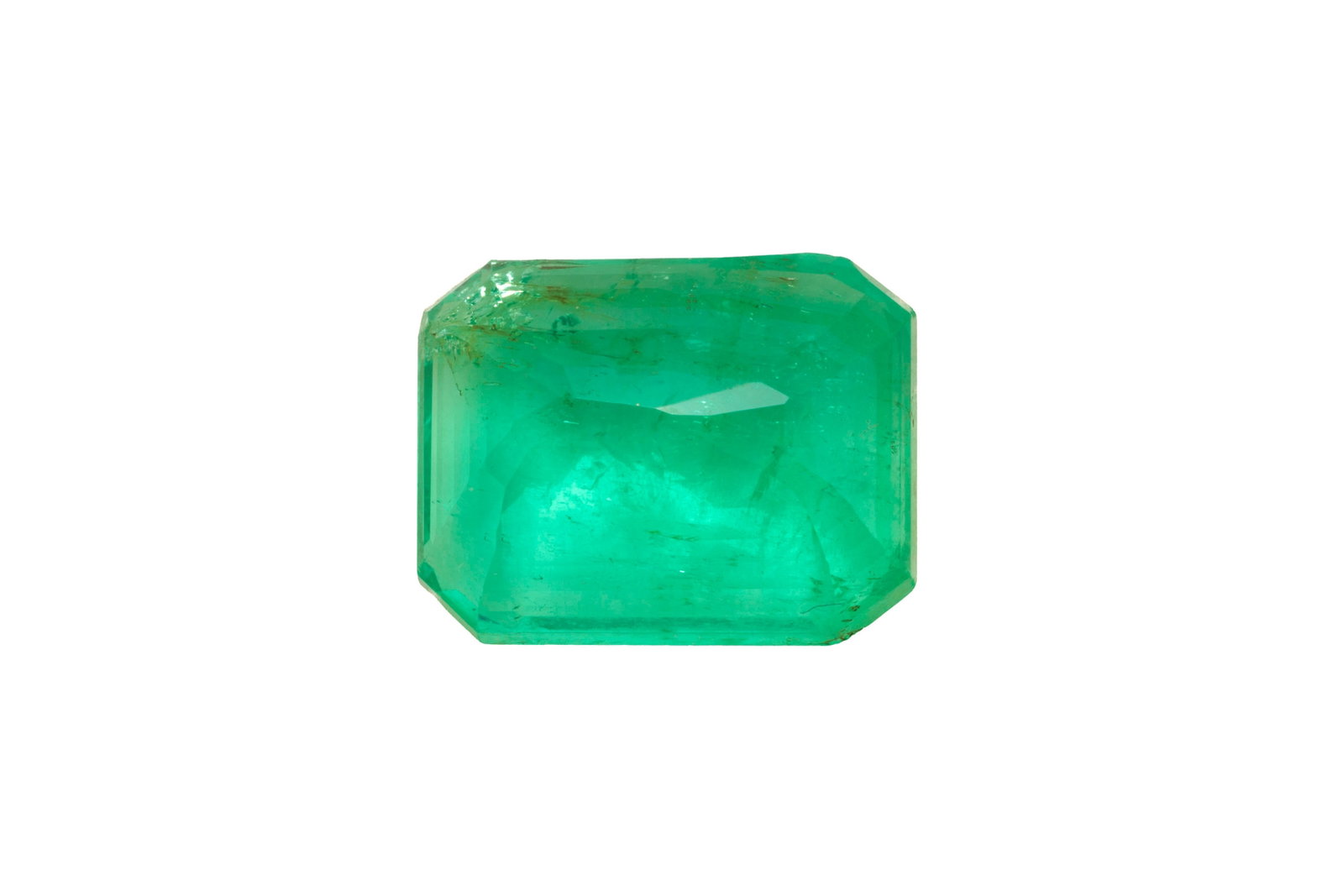 Une émeraude rectangulaire à pans coupés sur papier de 9.07 carats, Colombie, traitem: Une émeraude rectangulaire à pans coupés sur papier de 9.07 carats, Colombie, traitement modéré à l'huile selon le rapport GGTL n°26-G-14321 daté du 19/02/2026