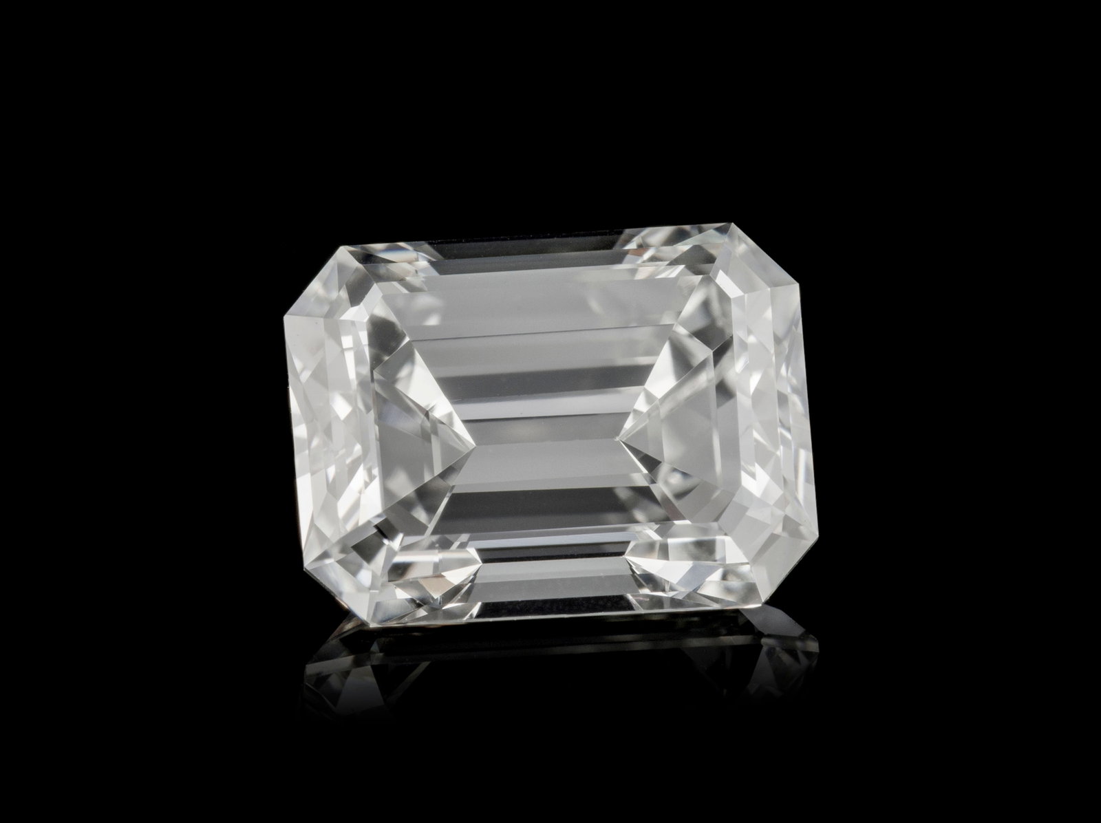 Un diamant taille émeraude sur papier de 2.08 carats (1 of 1)