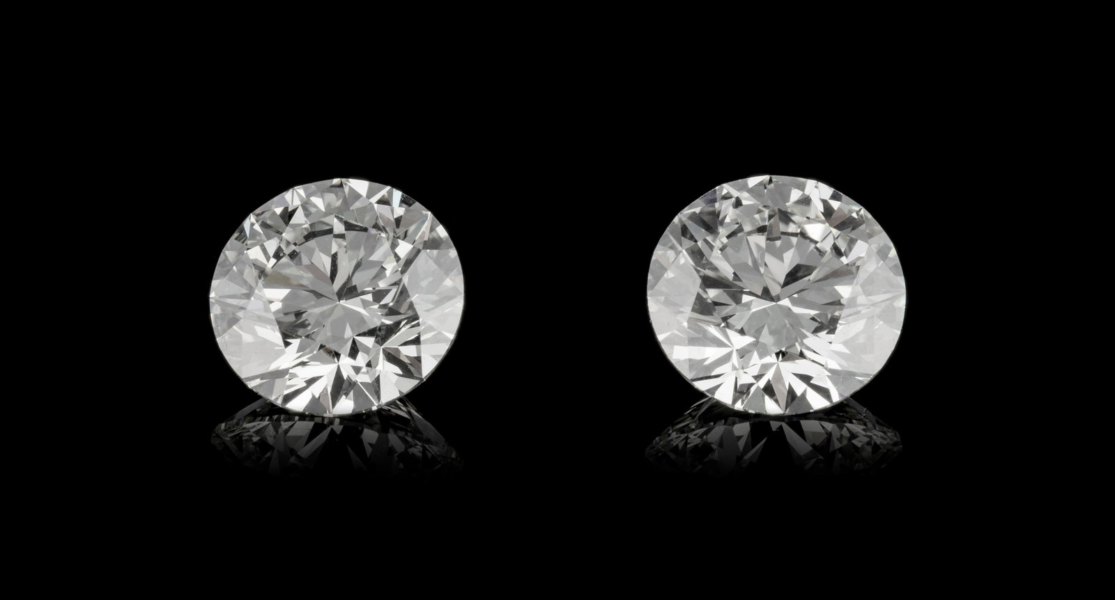 Appairage de deux diamants taille brillant sur papier de respectivement 1.55 carat, F, IF et 1.56 ca (1 of 3)