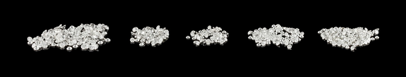 Lot de diamants taille brillant sur papier pour un total d'env. 39.85 carats: Lot de diamants taille brillant sur papier pour un total d'env. 39.85 carats Condition 5 sachets contenant env. 549 diamants taille brillant Qualité estimée à G-H / VVS-VS
