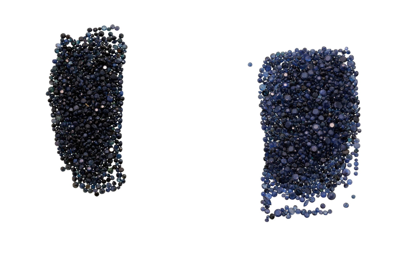Lot de saphirs de différentes tailles sur papier pour un total d'env. 2800 carats: Lot de saphirs de différentes tailles sur papier pour un total d'env. 2800 carats
