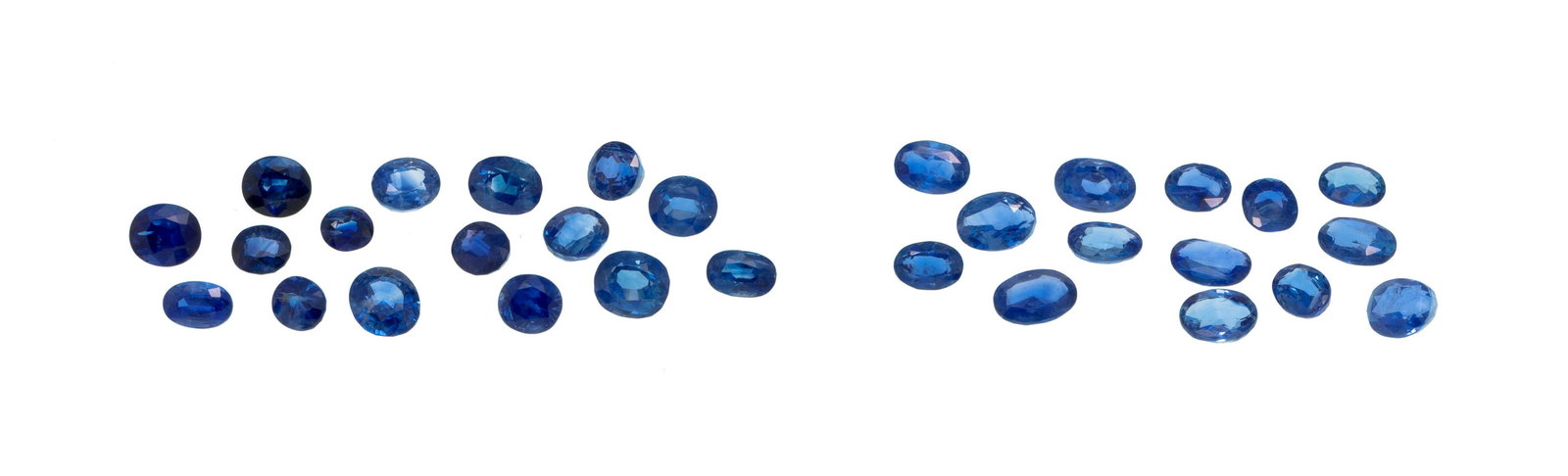 Lot de 30 saphirs taille ovale ou coussin sur papier pour un total de plus de 70 carats (1 of 1)