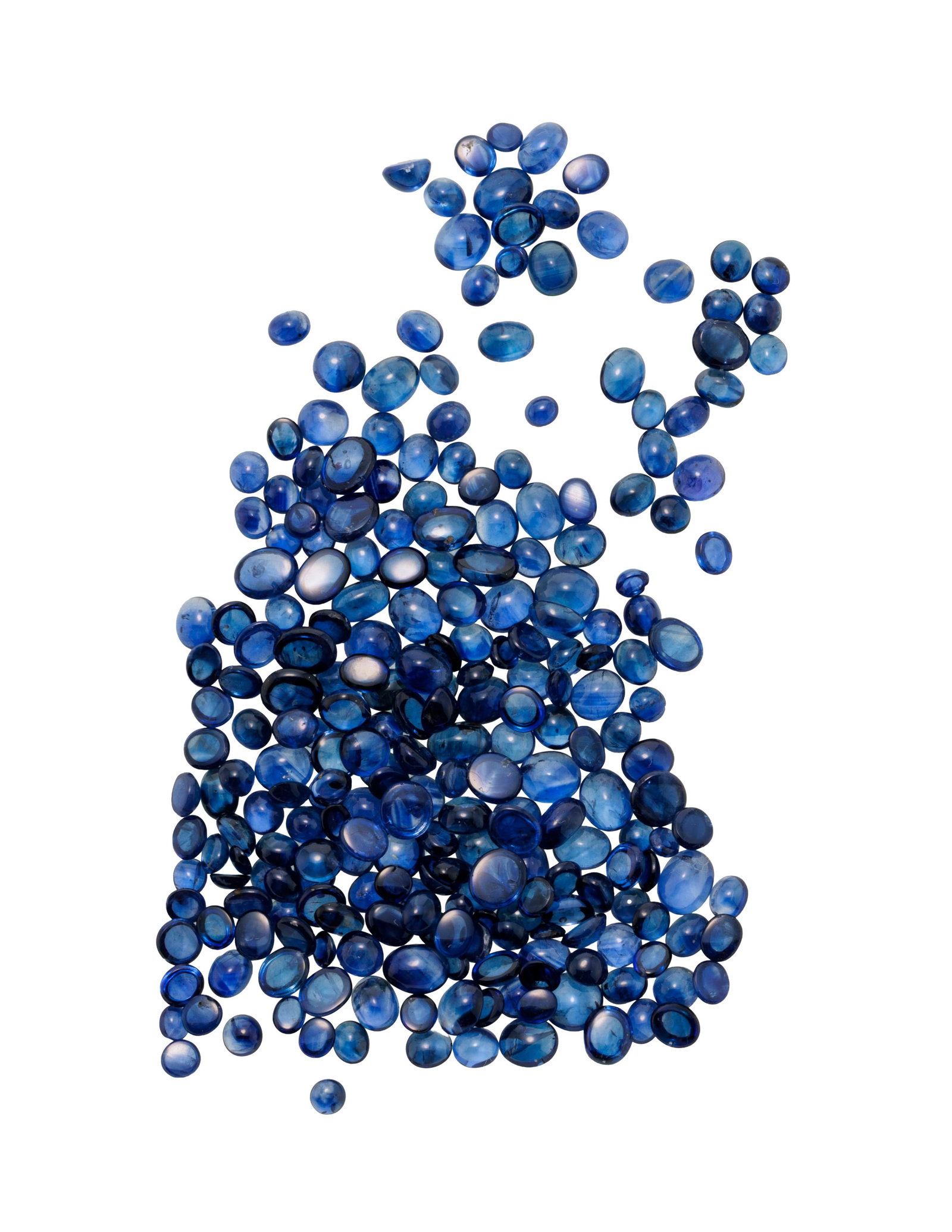 Un lot de saphirs taille cabochon sur papier pour un total de plus de 300 carats - 5