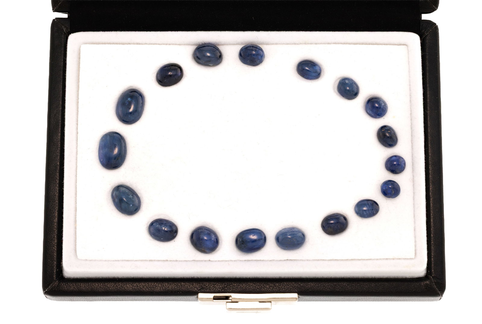 Lot de 18 cabochons de saphir pour un total de plus de 80 carats (1 of 1)