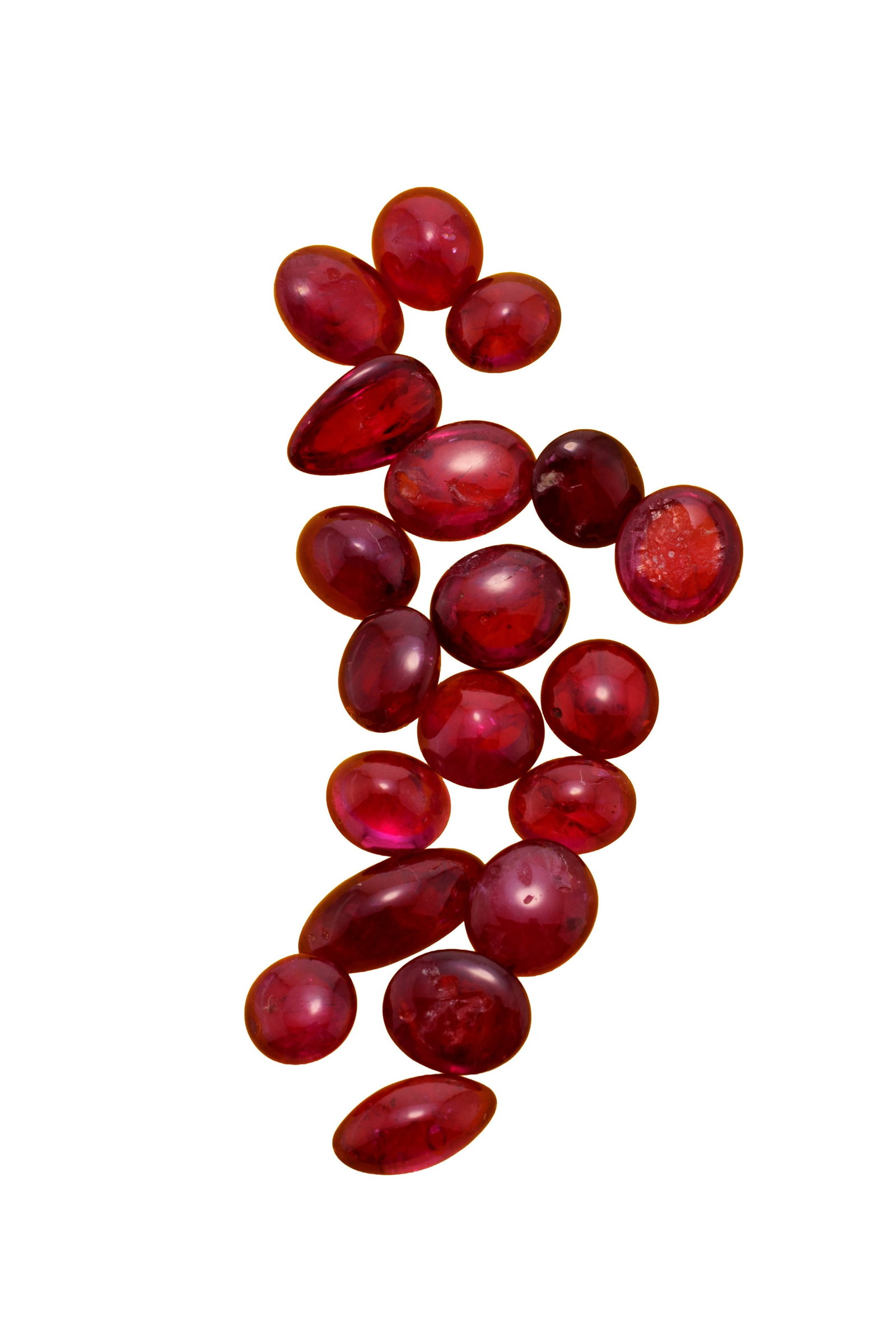 Lot de rubis taillés en cabochon pour un total d'env. 340 carats (1 of 6)