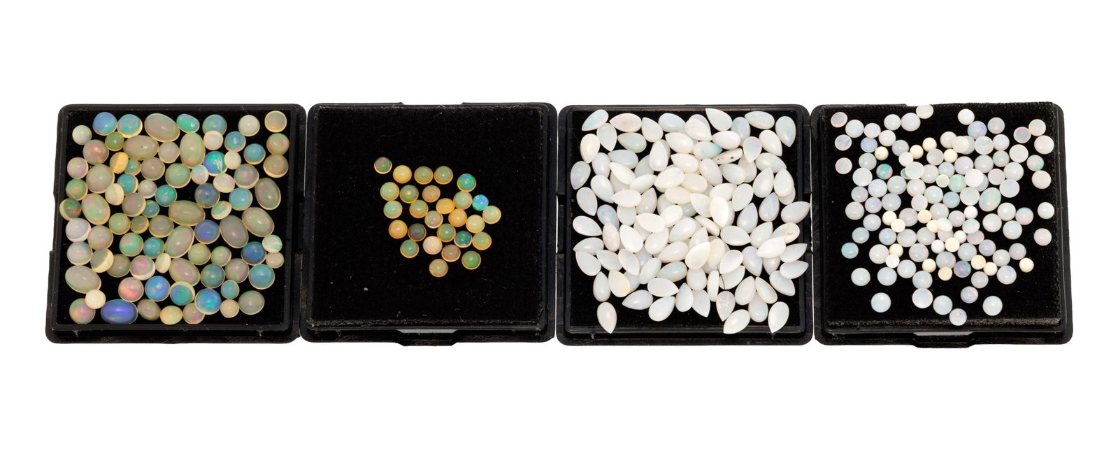 Lot d'opales sur papier, 67.60 carats de polies et 25.14 carats de brut - 2