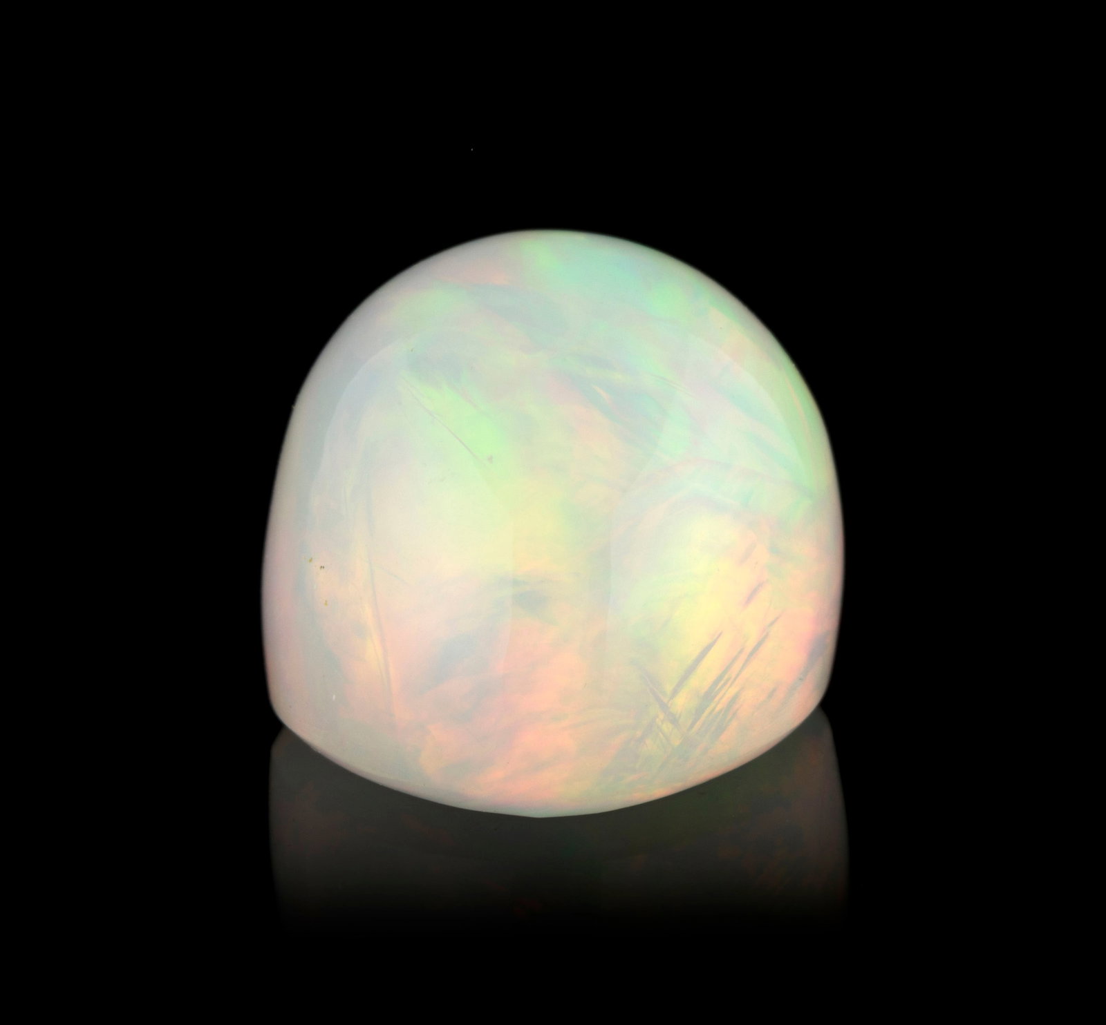 Une opale blanche piriforme sur papier de 23.68 carats - 3