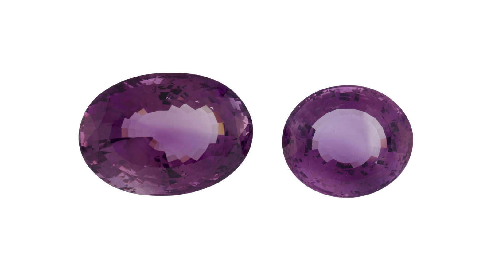 Lot de deux améthystes taille ovale sur papier de 54.71 et 102 carats (1 of 1)