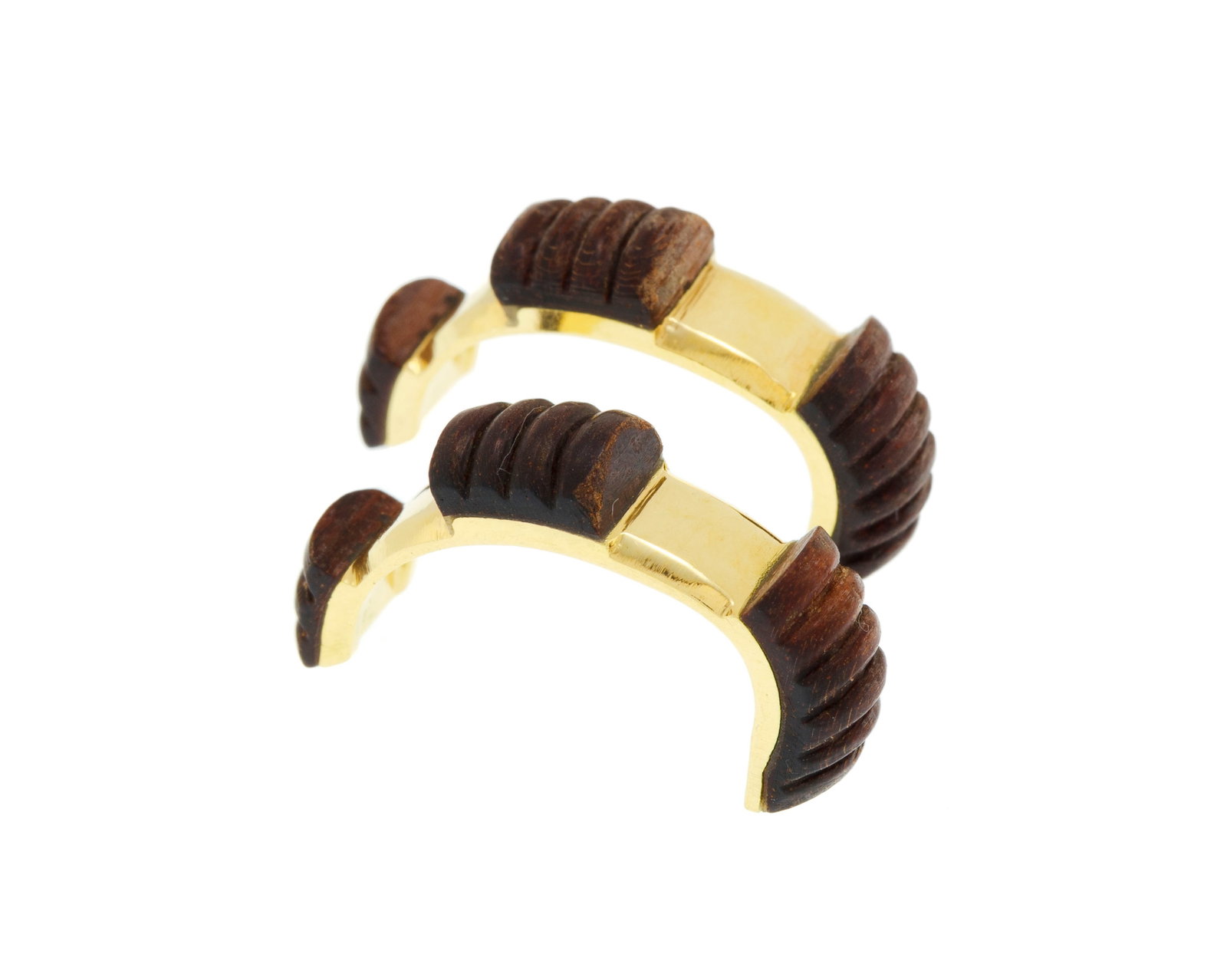 Boucheron, une paire d'éléments interchangeables pour boucles d'oreilles en or 750 et bois (1 of 1)