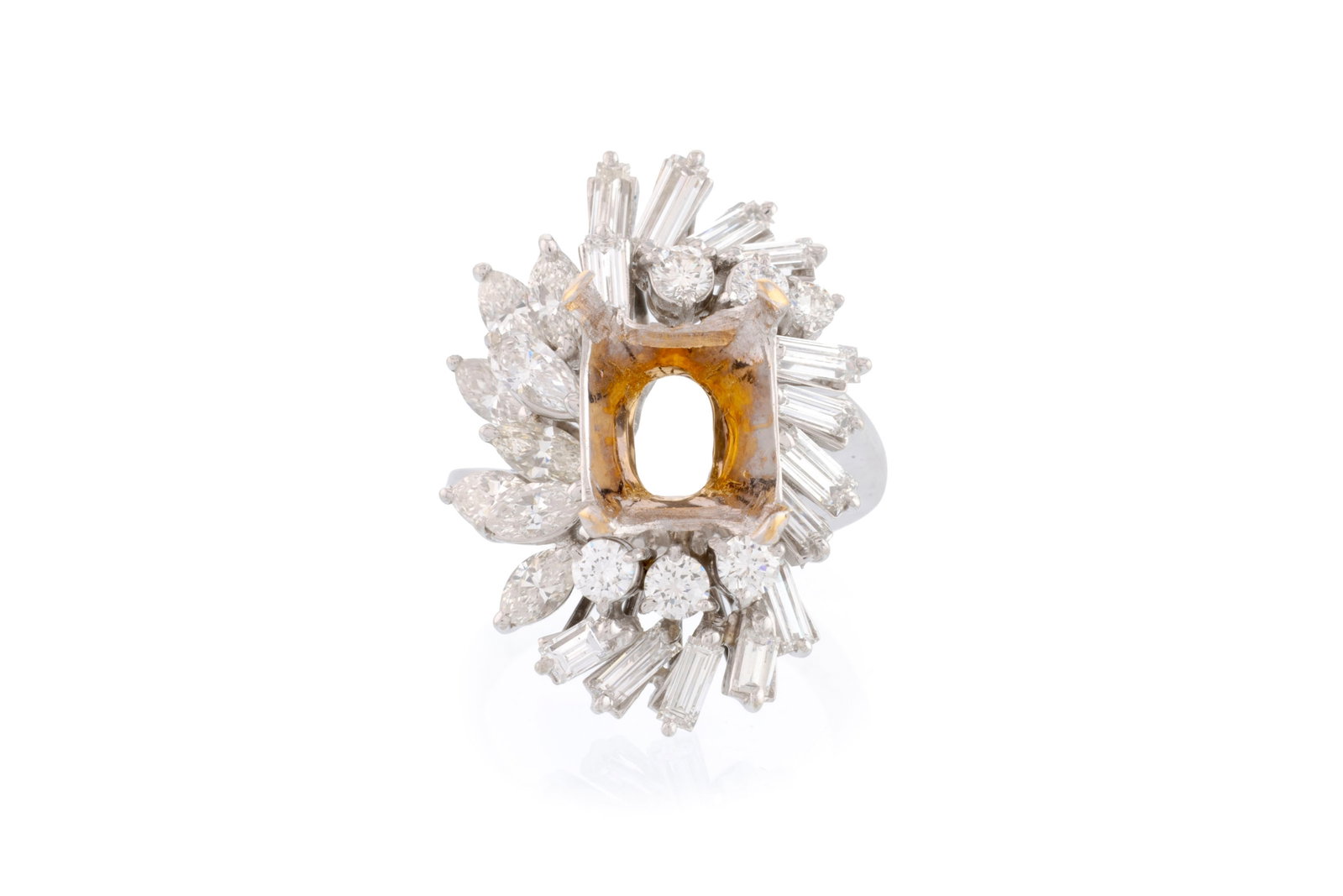 Monture de bague or gris 750 sertie de diamants taille marquise, brillant et baguette entourant un c (1 of 4)