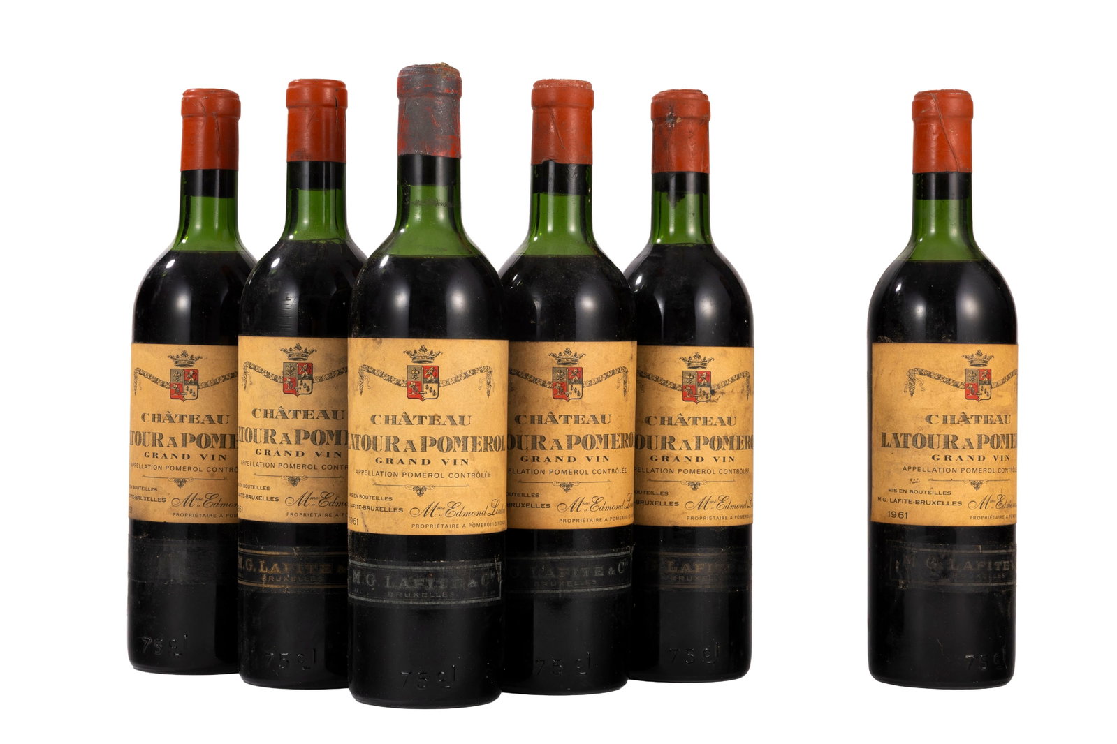 Ch. Latour à Pomerol, 1961, Pomerol, 5 bts: Ch. Latour à Pomerol, 1961, Pomerol, 5 bts Condition on joint une bouteille présentant une fuite niveau: très légèrement bas à mi-épaule