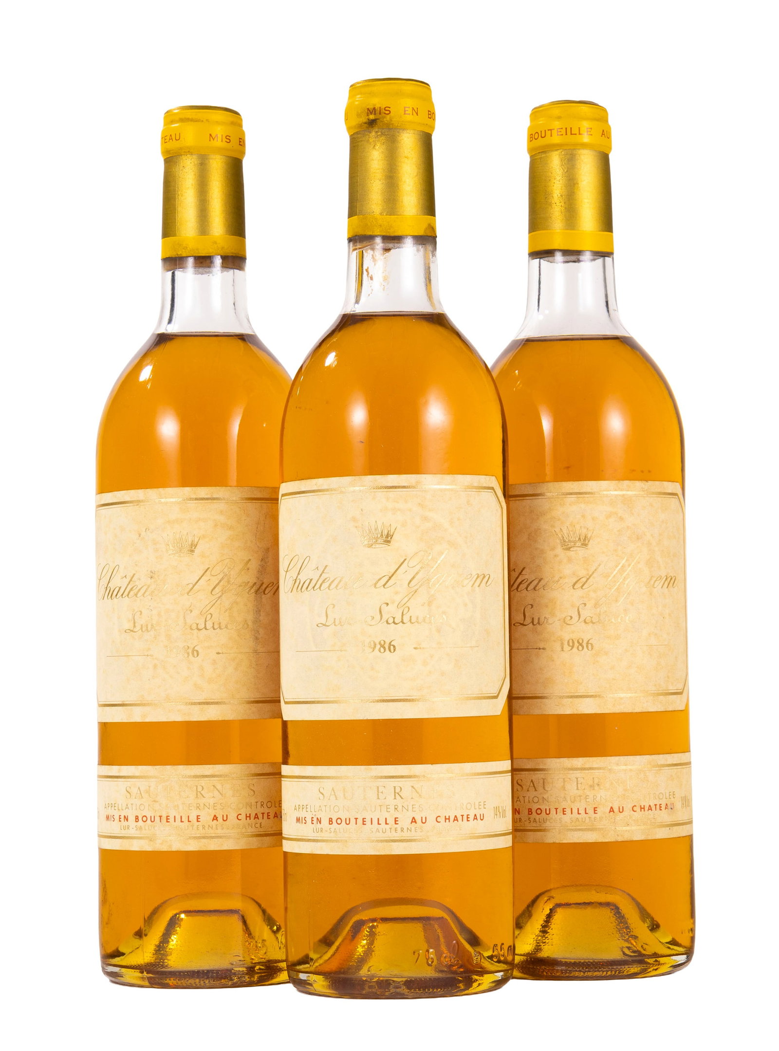 Ch. d'Yquem, 1986, Sauternes, 1er grand cru classé, 3 bts: Ch. d'Yquem, 1986, Sauternes, 1er grand cru classé, 3 bts Condition niveau très légèrement bas/ haut épaule rousseurs sur les étiquettes